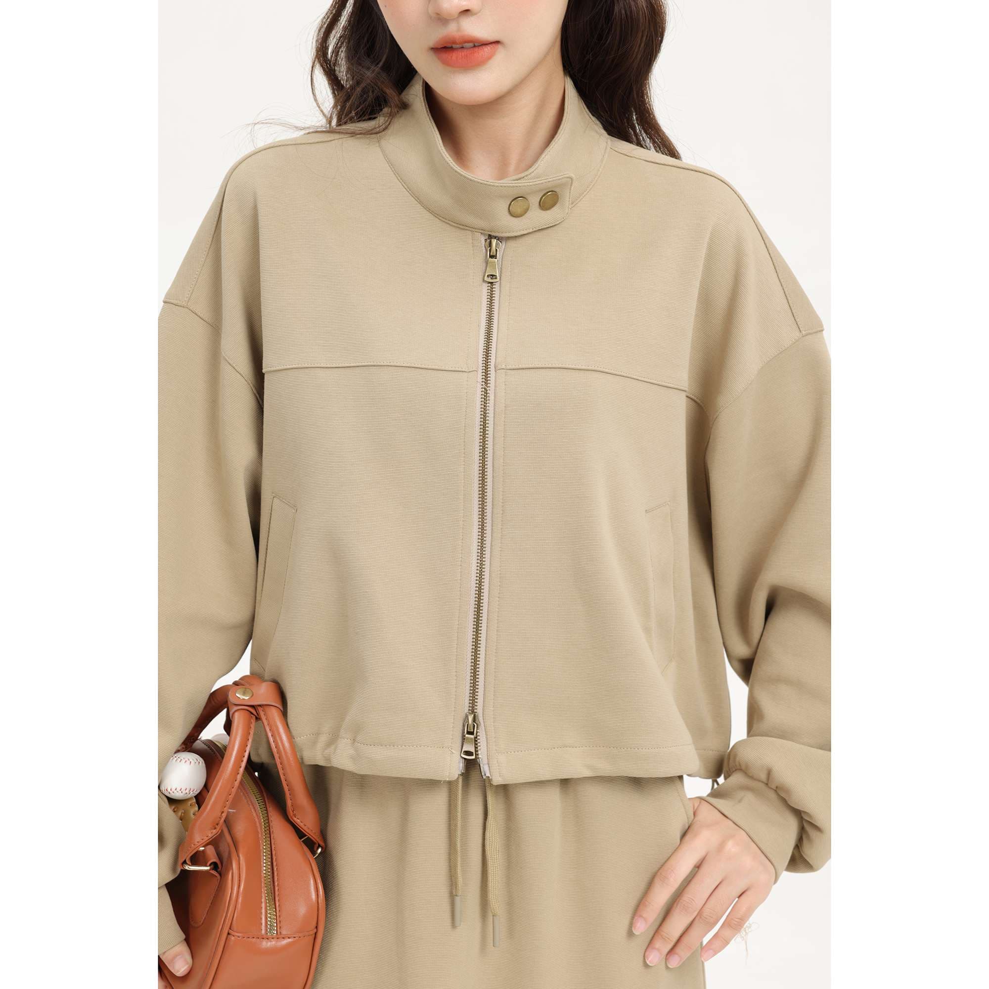 ハイネックジップアップスウェットセットアップ｜デート服