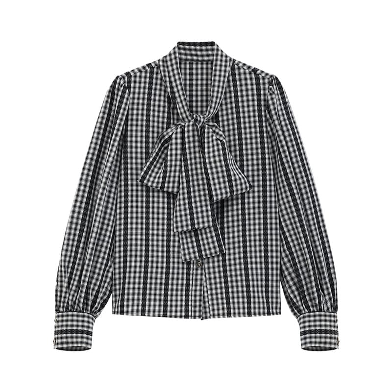 きれいめにもカジュアルにも映える、ギンガムチェックボウタイブラウス｜デート服