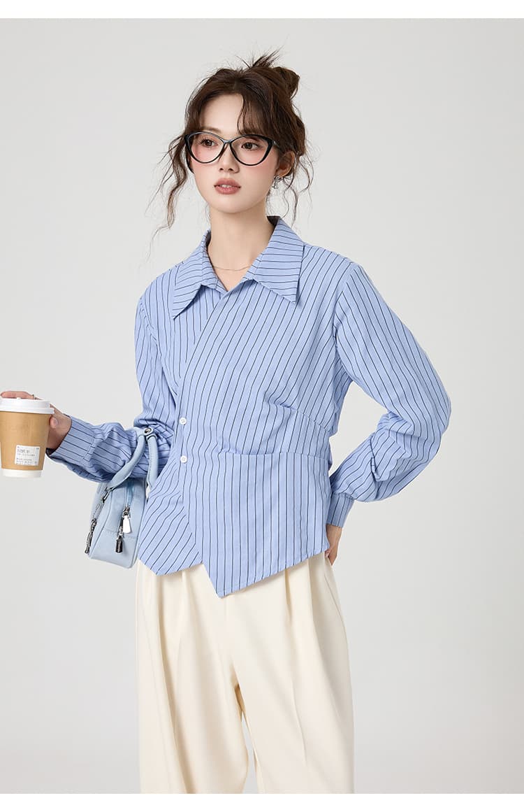タックデザインが映える、アシンメトリーストライプシャツ｜デート服