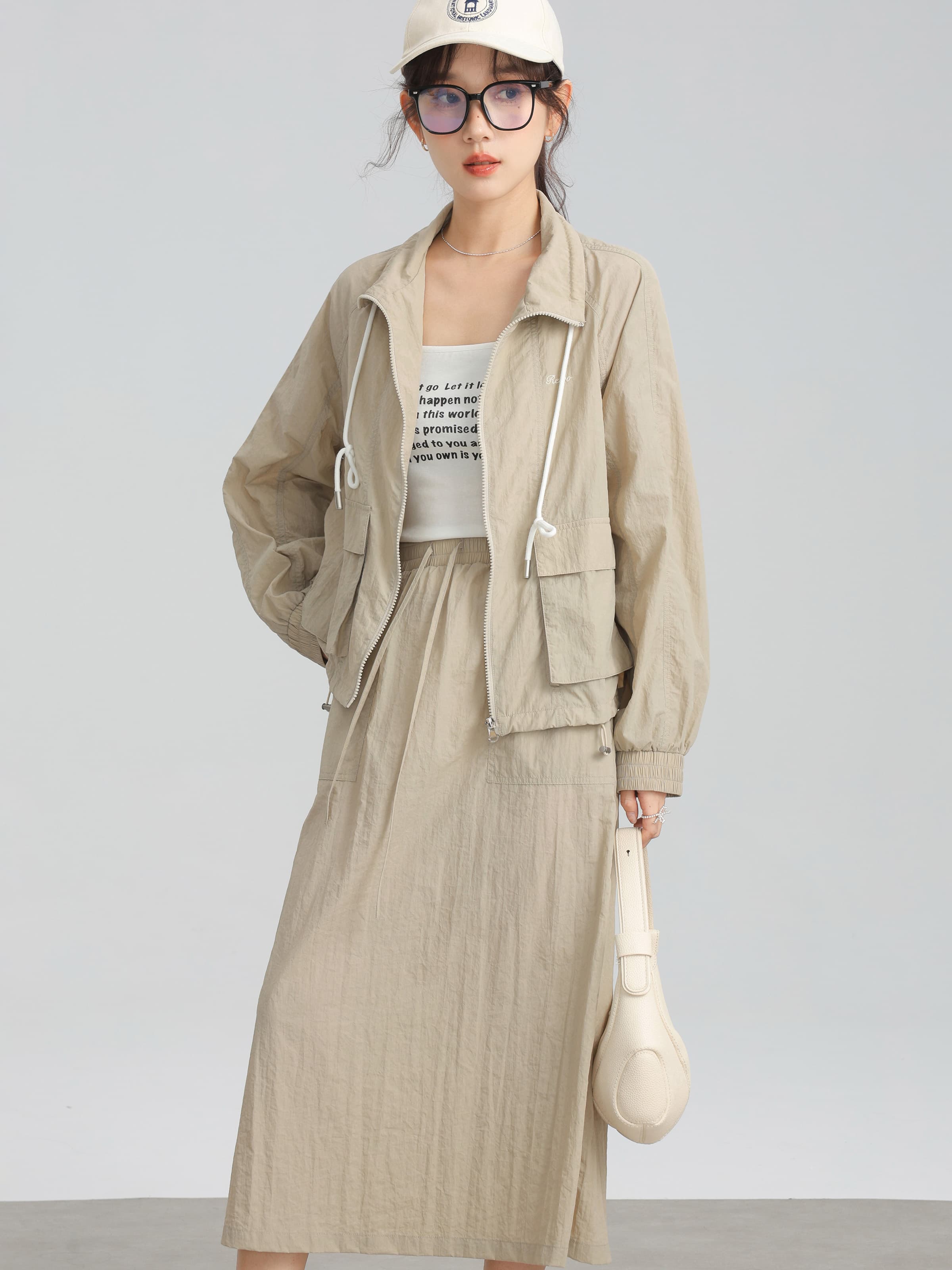 ライトジャケット・ロングスカート・ロゴキャミソール｜デート服