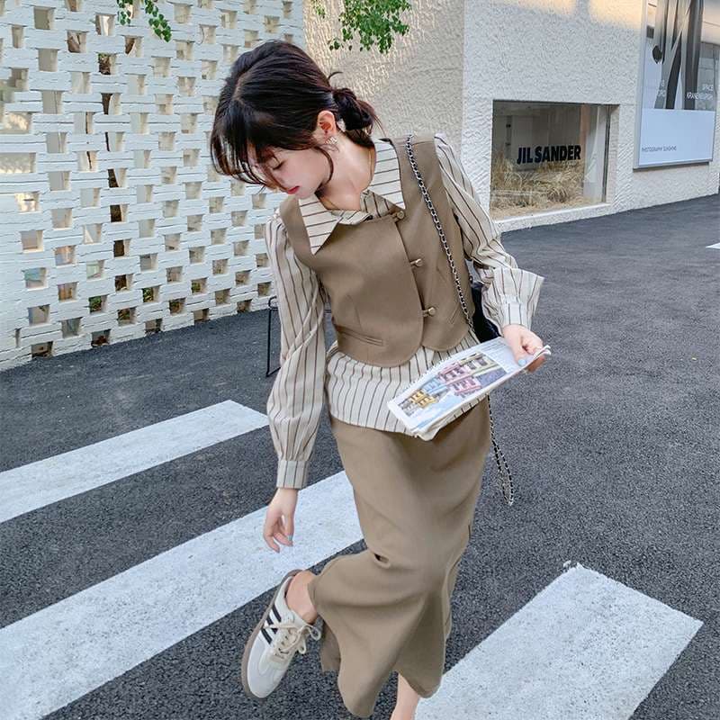 ストライプ柄シャツ+ベスト+スカート セットアップ｜デート服
