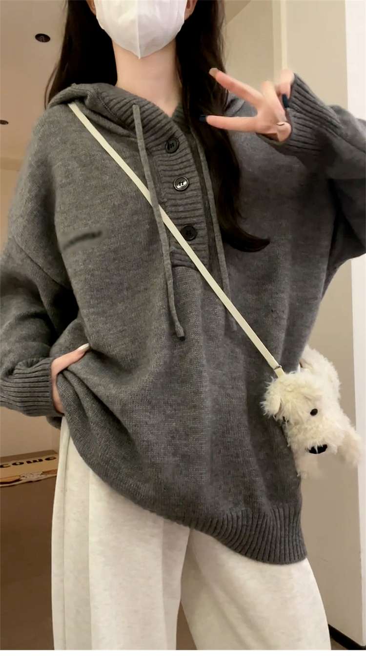 ふわもこパーカー風ニットトップス｜デート服
