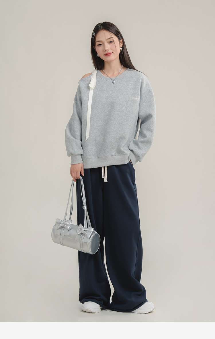 リボンアクセント付きスウェットトップス｜デート服