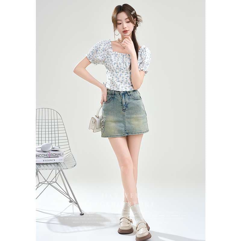 フェミニンフローラルトップス｜デート服