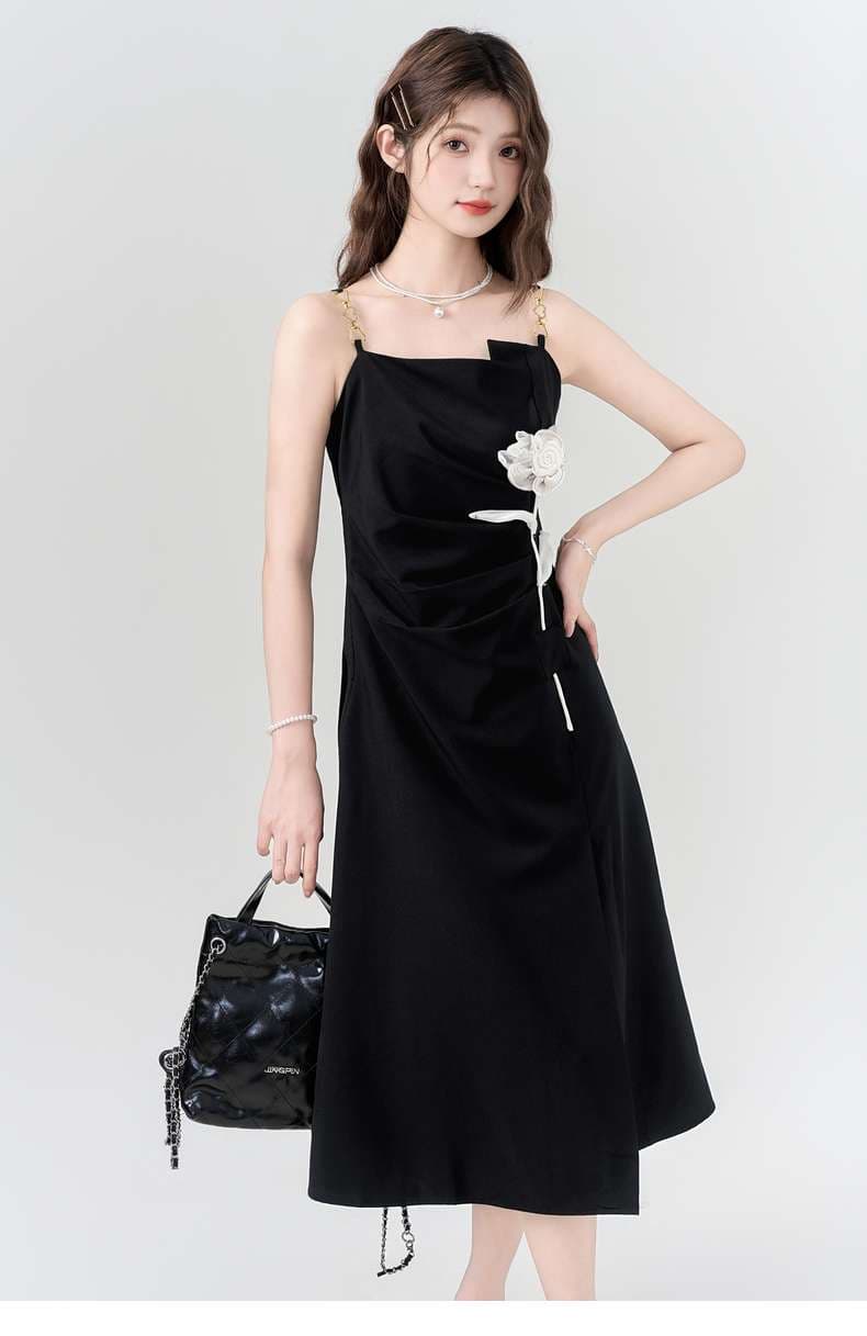 花モチーフ付きキャミワンピース｜デート服