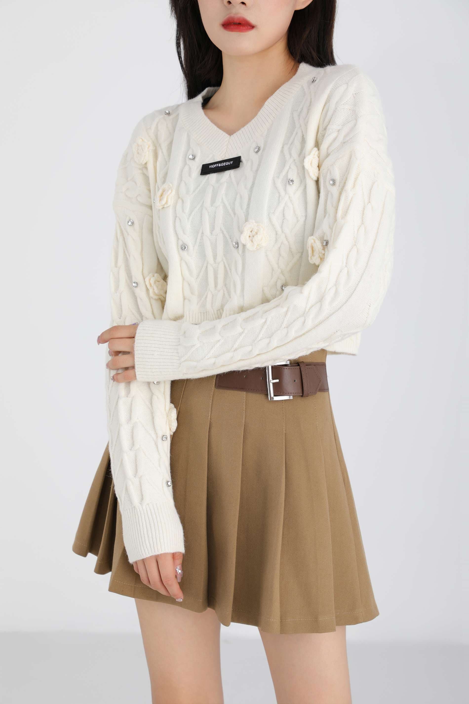 フェミニンな花柄パール装飾セーター｜デート服