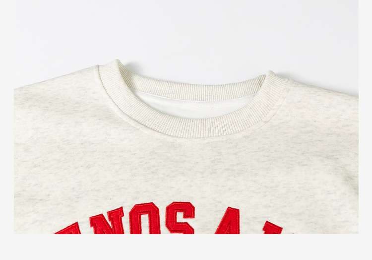 ロゴ刺繍スウェット｜デート服