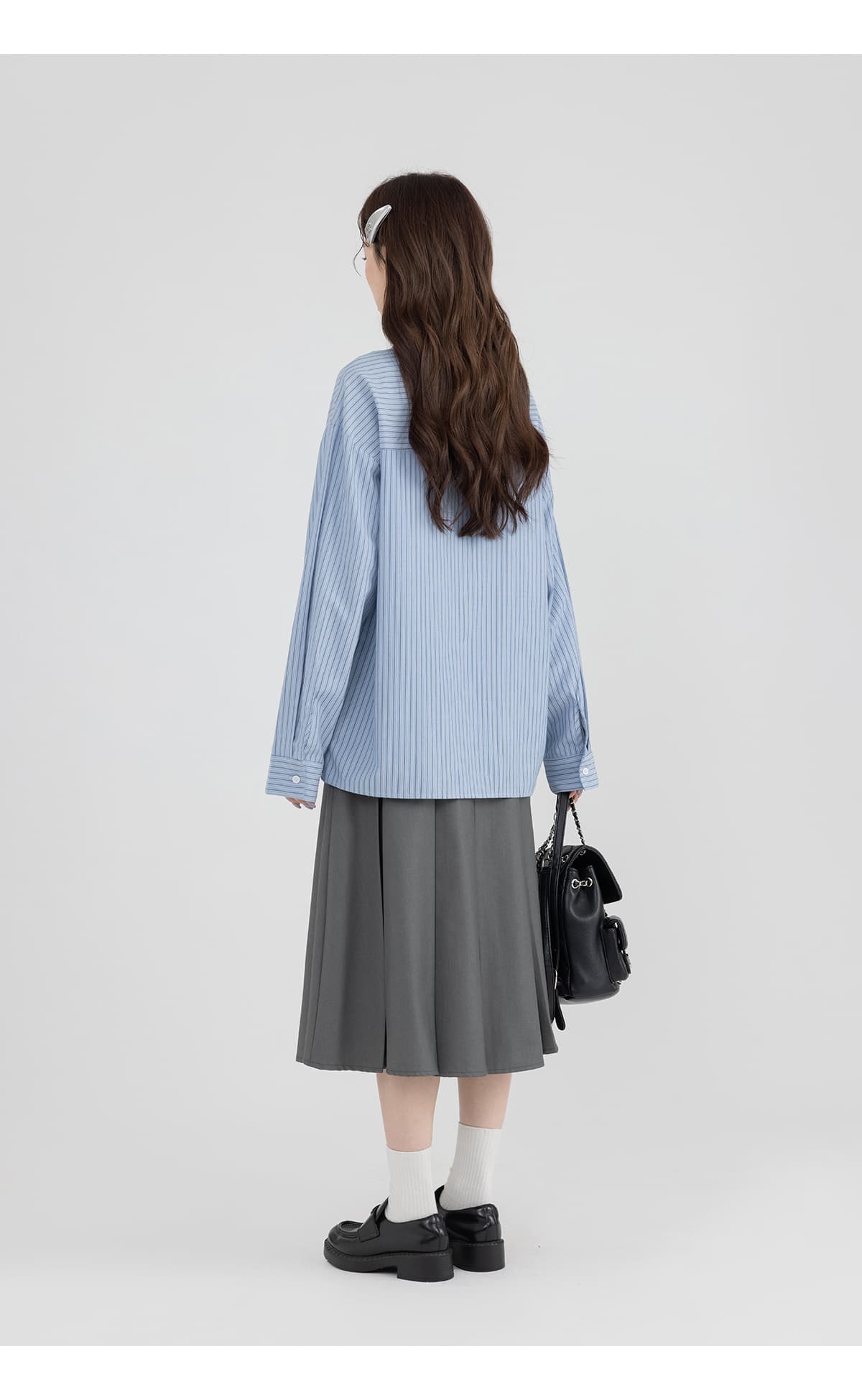 重ね着でこなれ見え！フリンジベスト＋ストライプシャツ＋プリーツスカート｜デート服