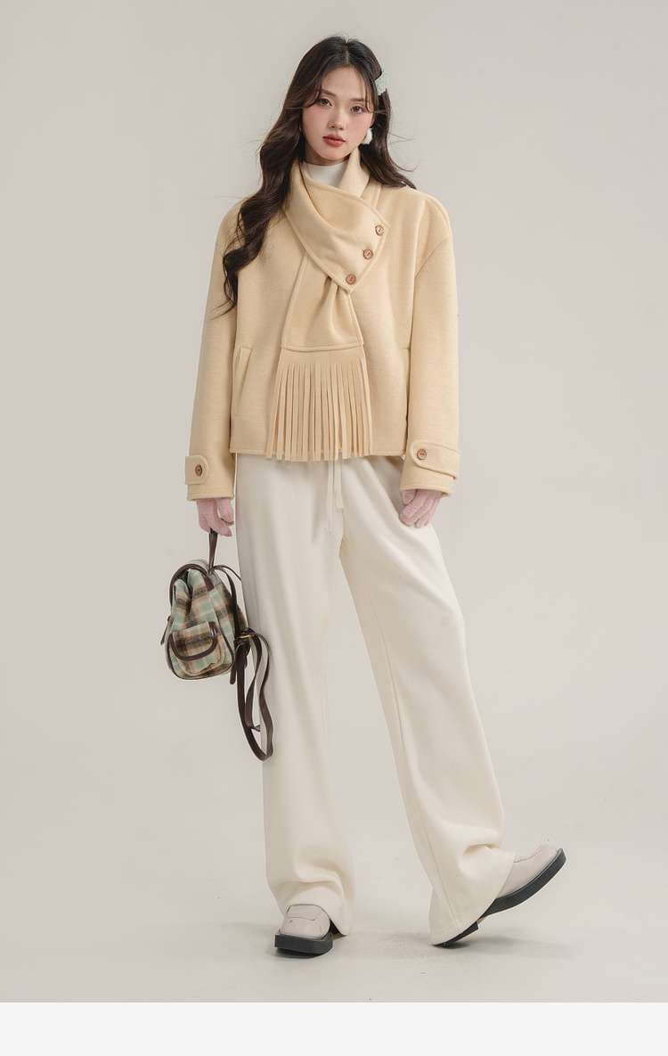 マフラー付きショートコート｜デート服