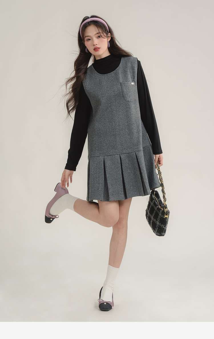 プリーツヘムジャンパースカート＆ブラックトップスセット｜デート服