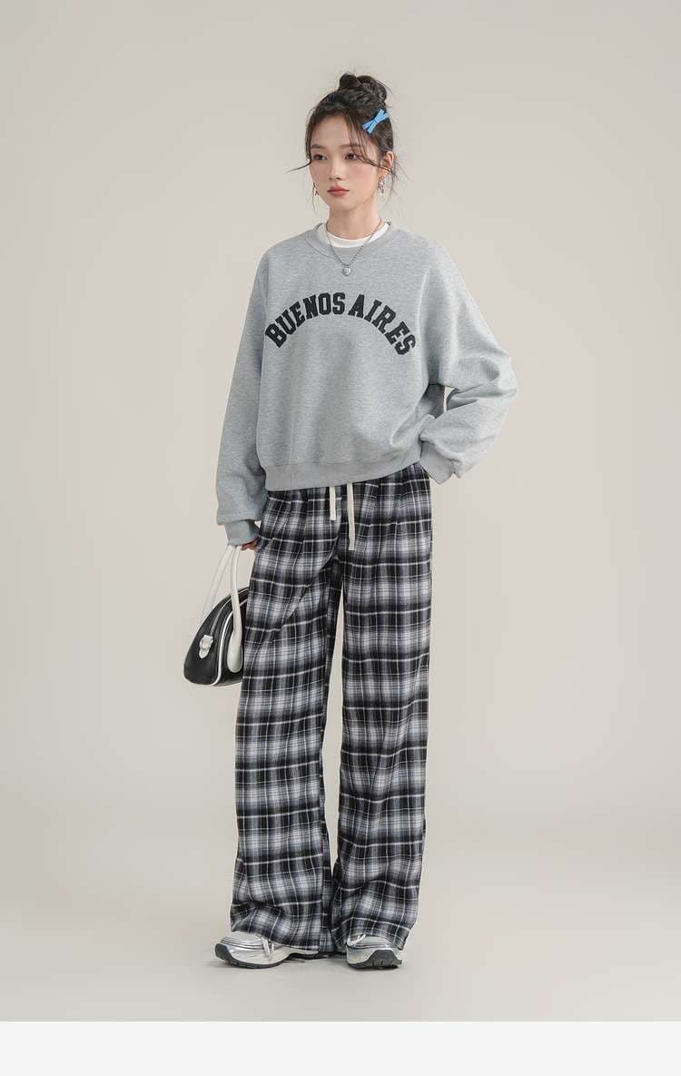 ロゴ刺繍スウェット｜デート服