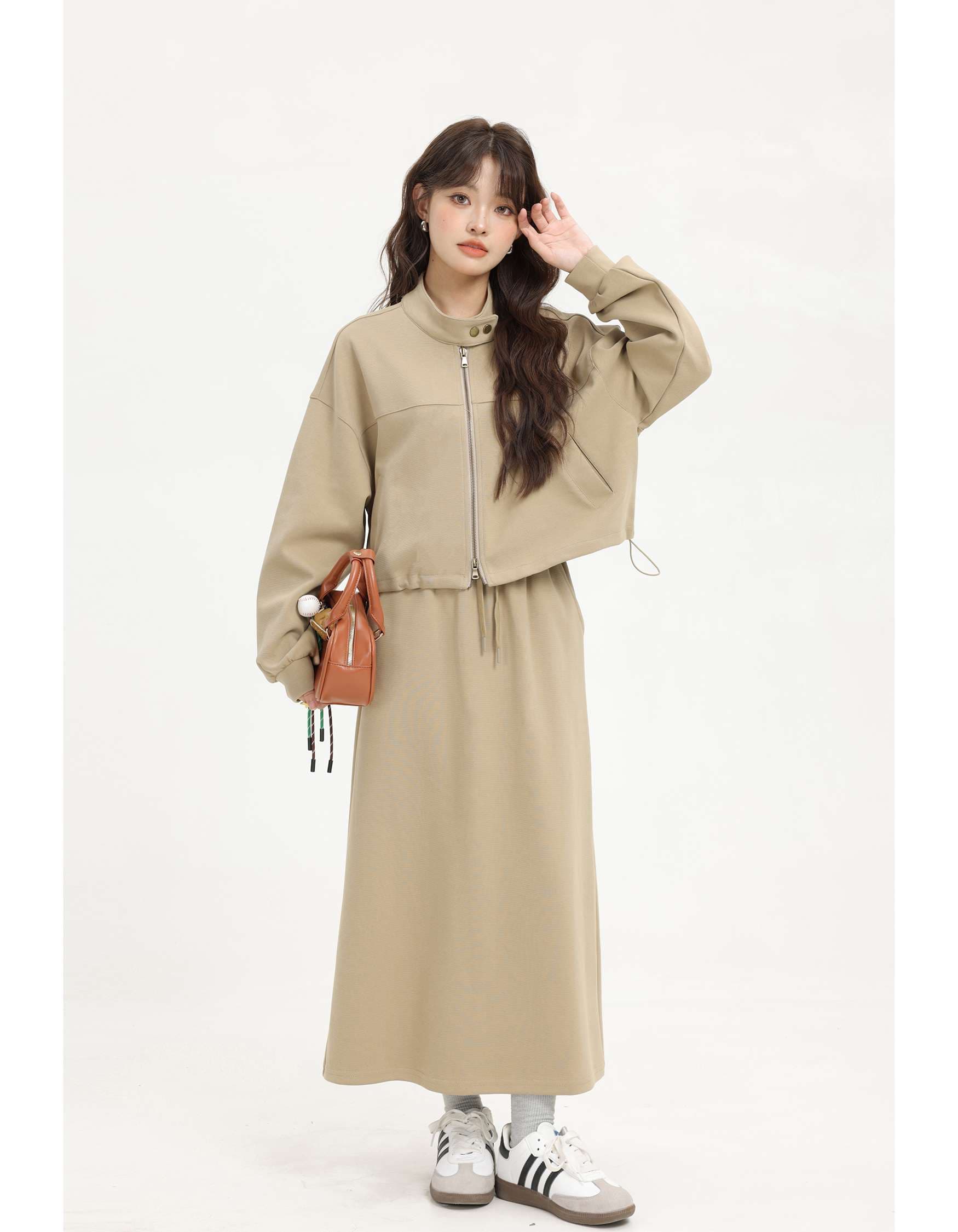 ハイネックジップアップスウェットセットアップ｜デート服