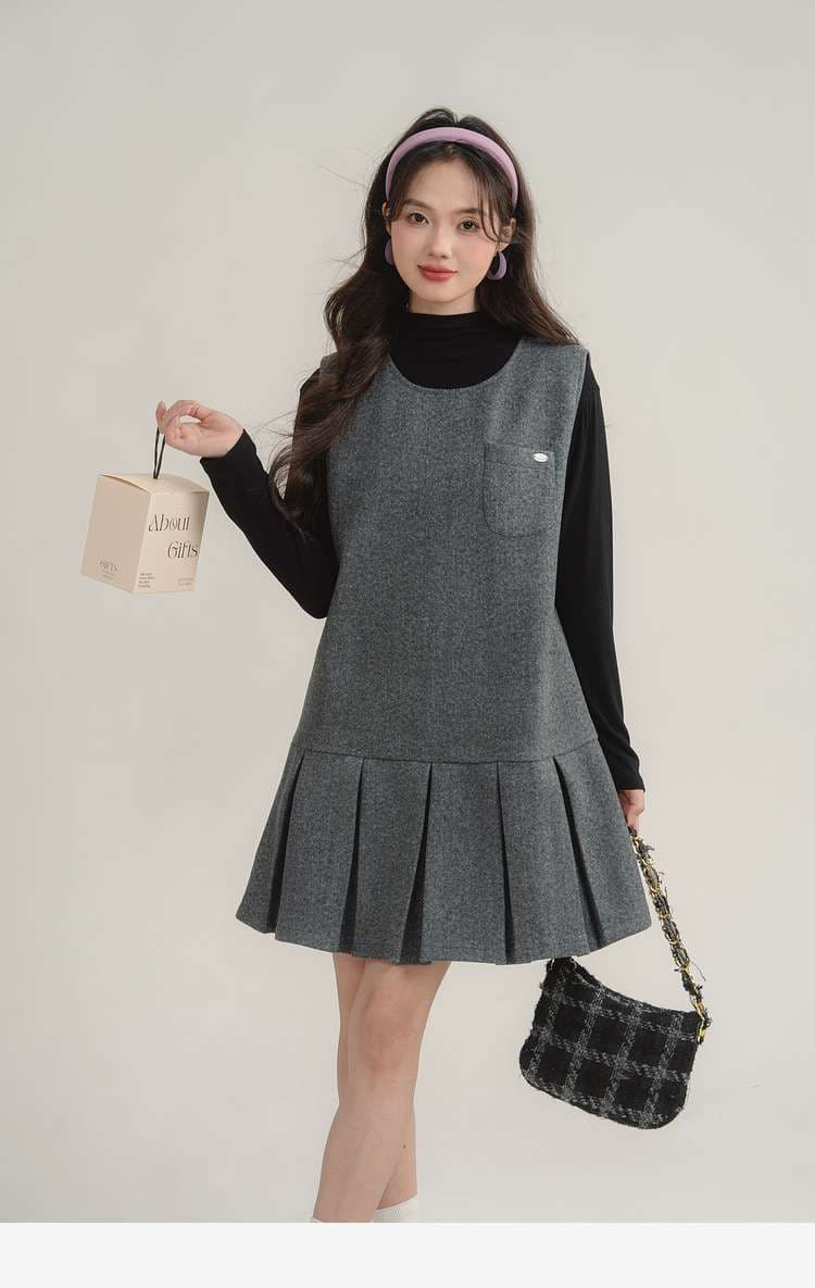 プリーツヘムジャンパースカート＆ブラックトップスセット｜デート服