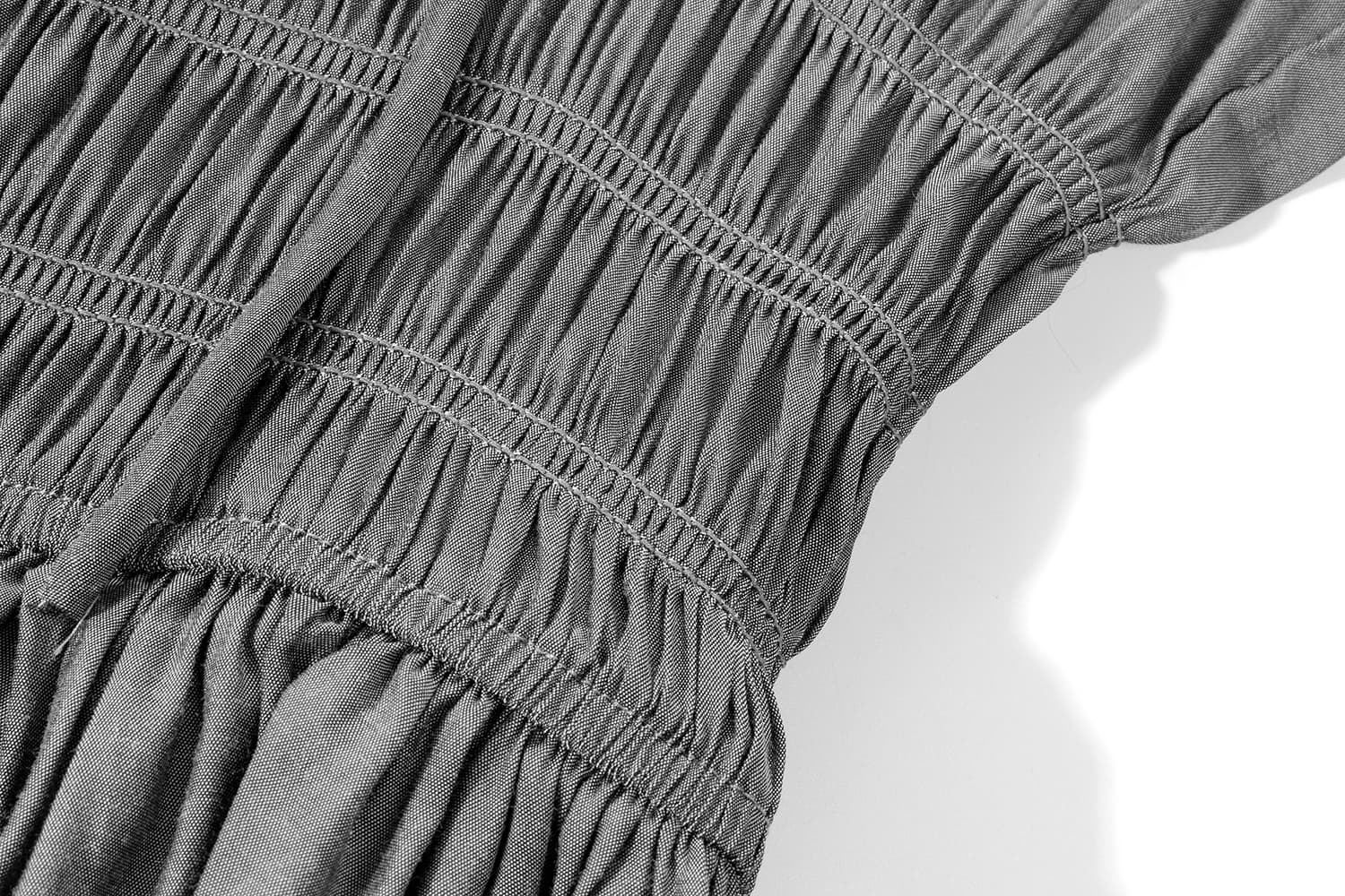 シャーリングパフスリーブワンピース｜デート服