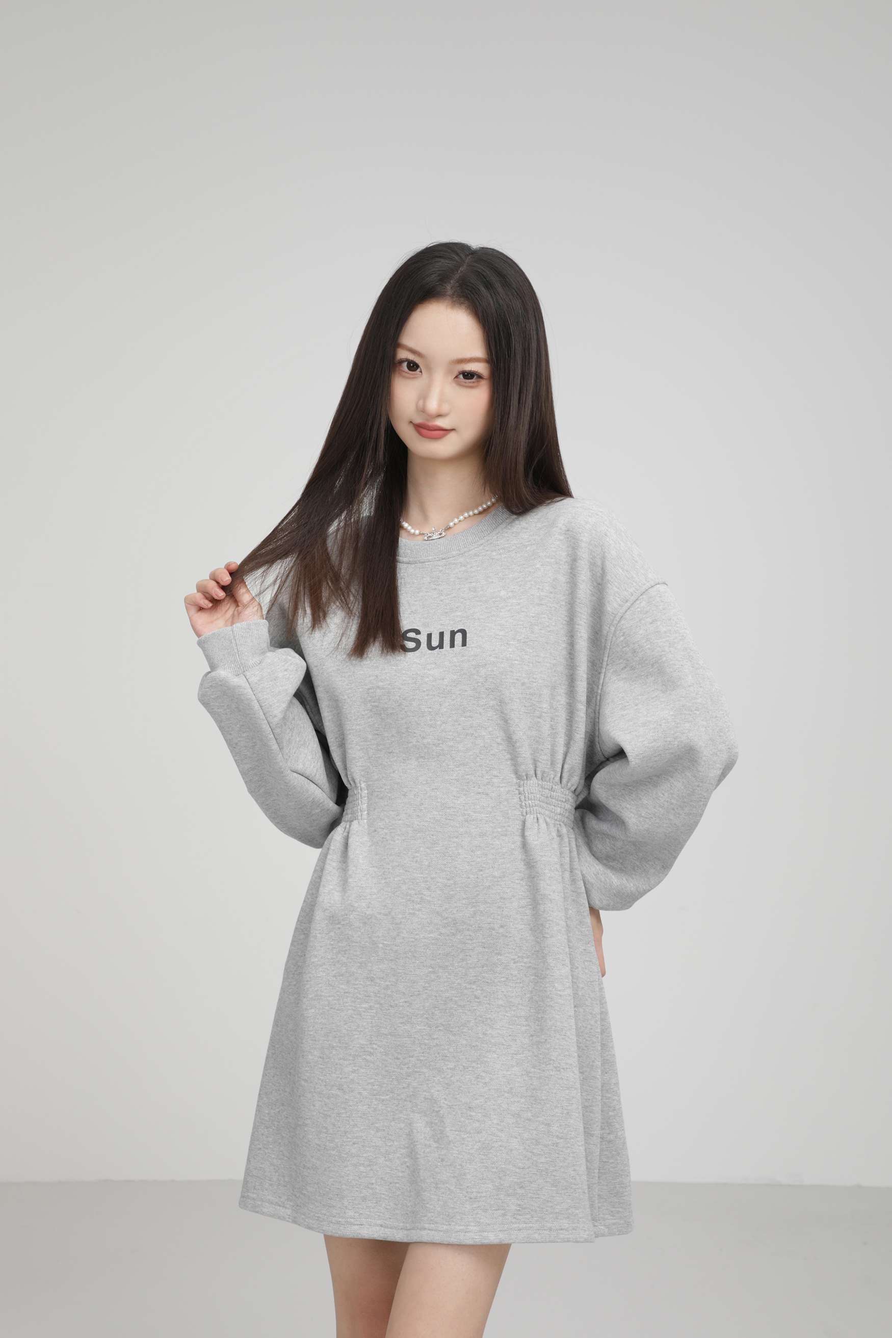 ロゴプリントスウェットワンピース｜デート服