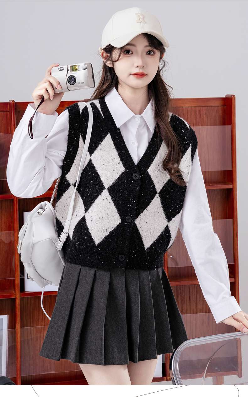 学生風アーガイルニットベスト｜デート服