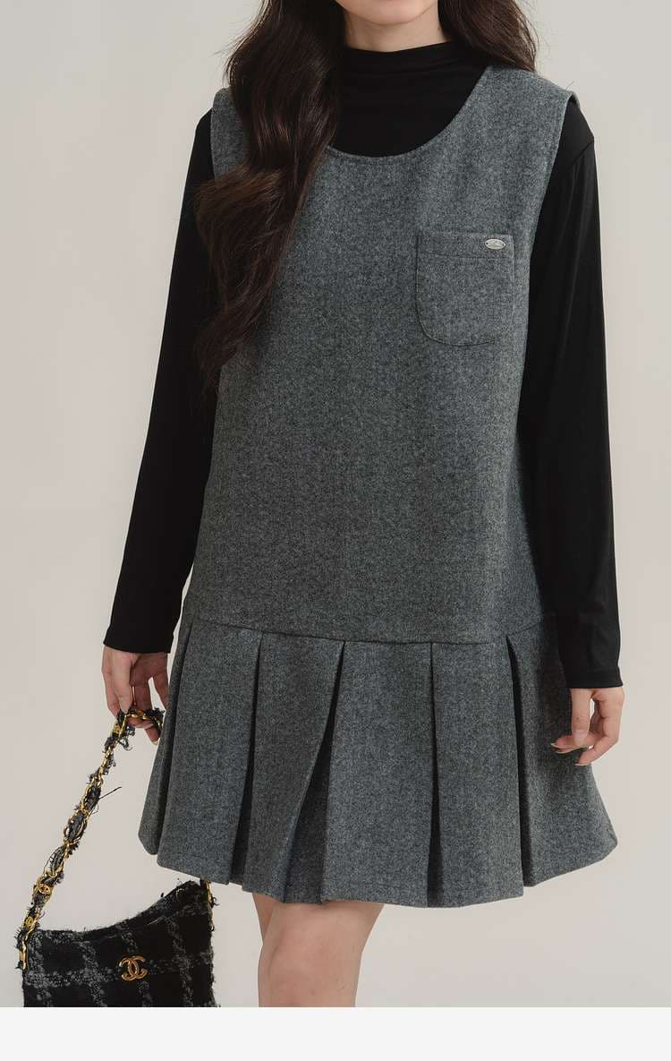 プリーツヘムジャンパースカート＆ブラックトップスセット｜デート服