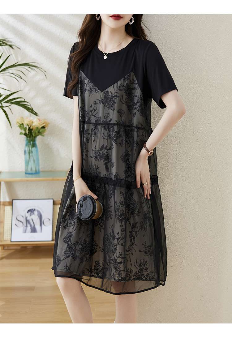 透け感と花柄で魅せる、ドルマンスリーブ重ね着風ワンピース｜デート服