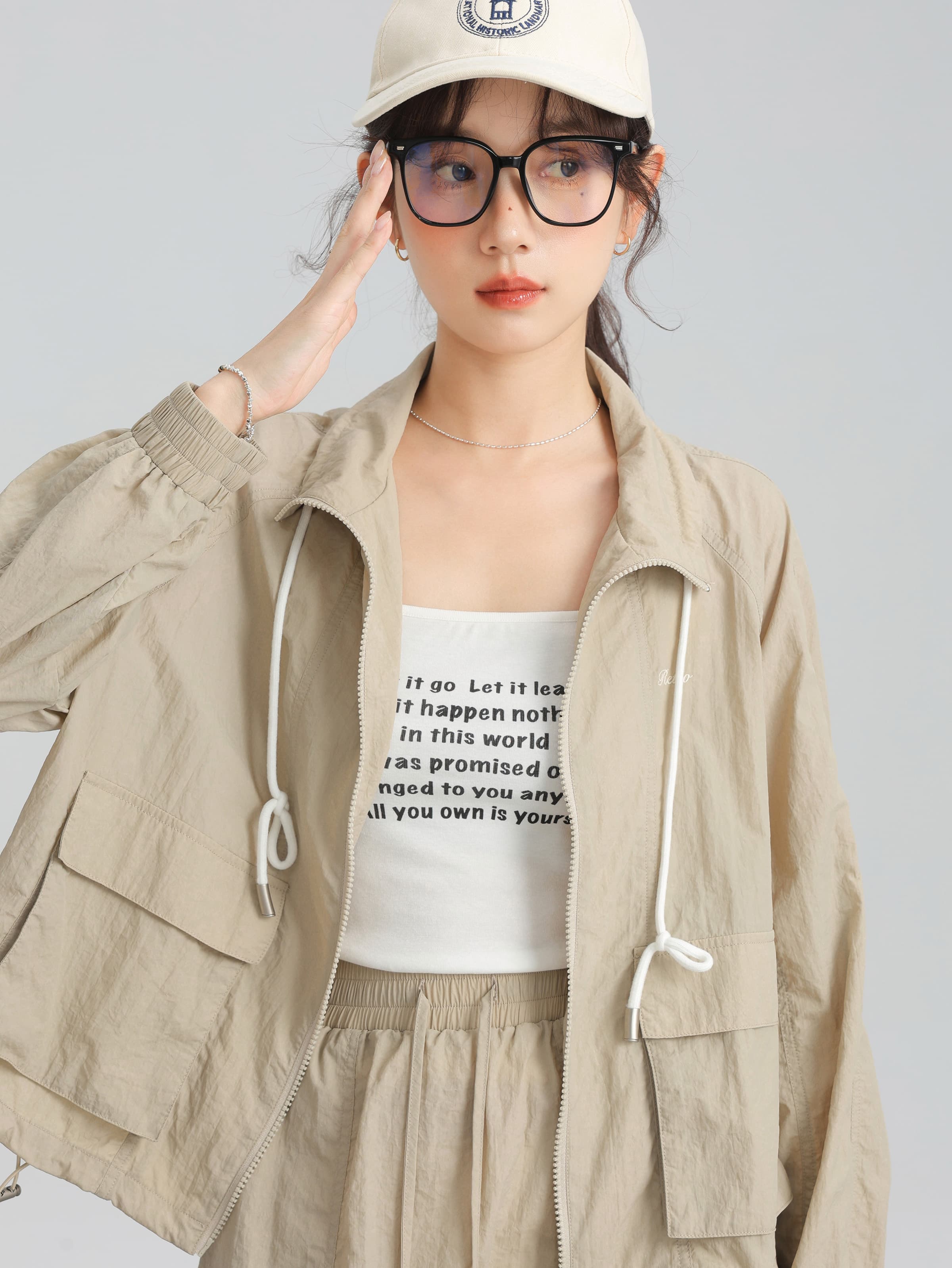 ライトジャケット・ロングスカート・ロゴキャミソール｜デート服