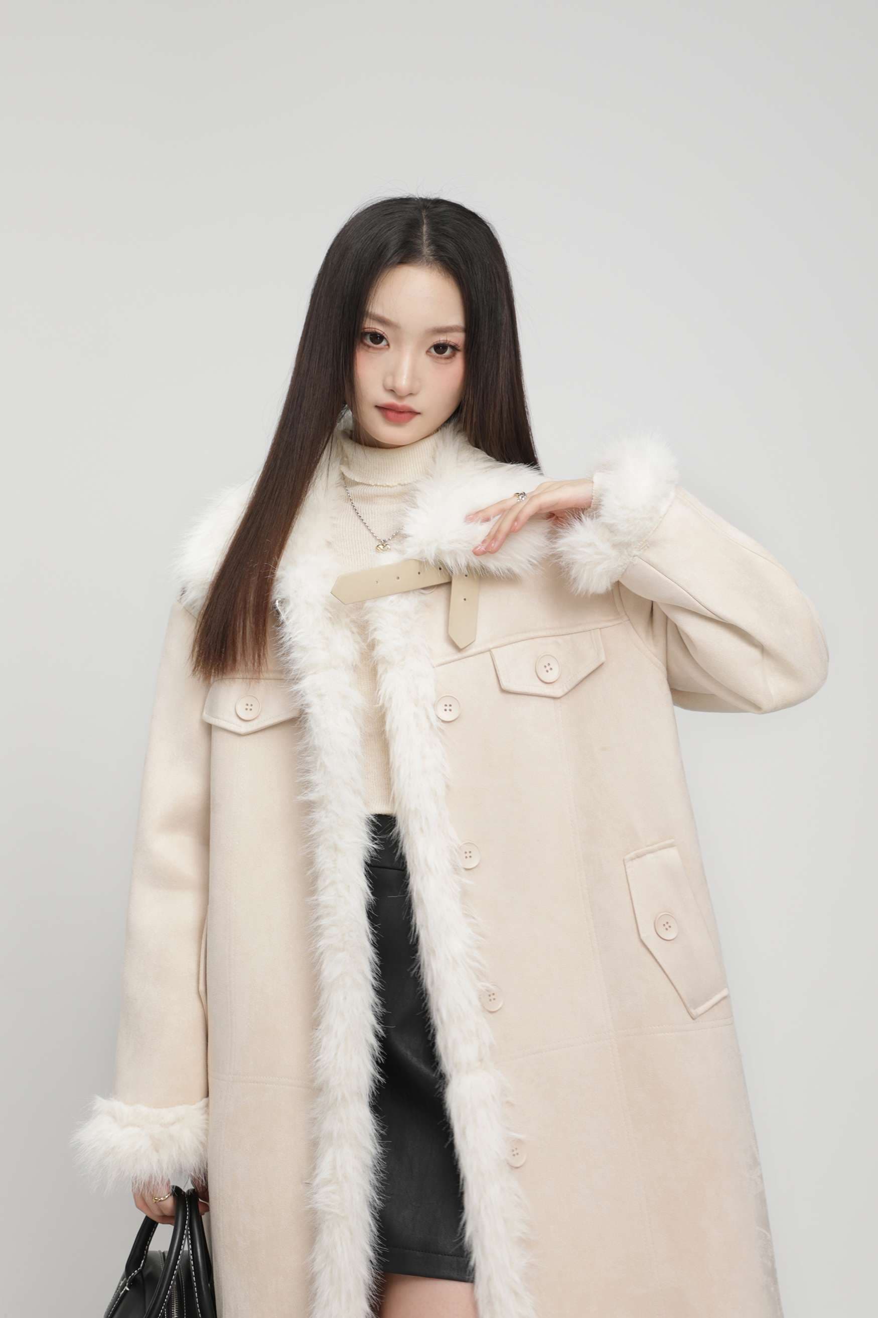 フェイクファートリムロングコート｜デート服