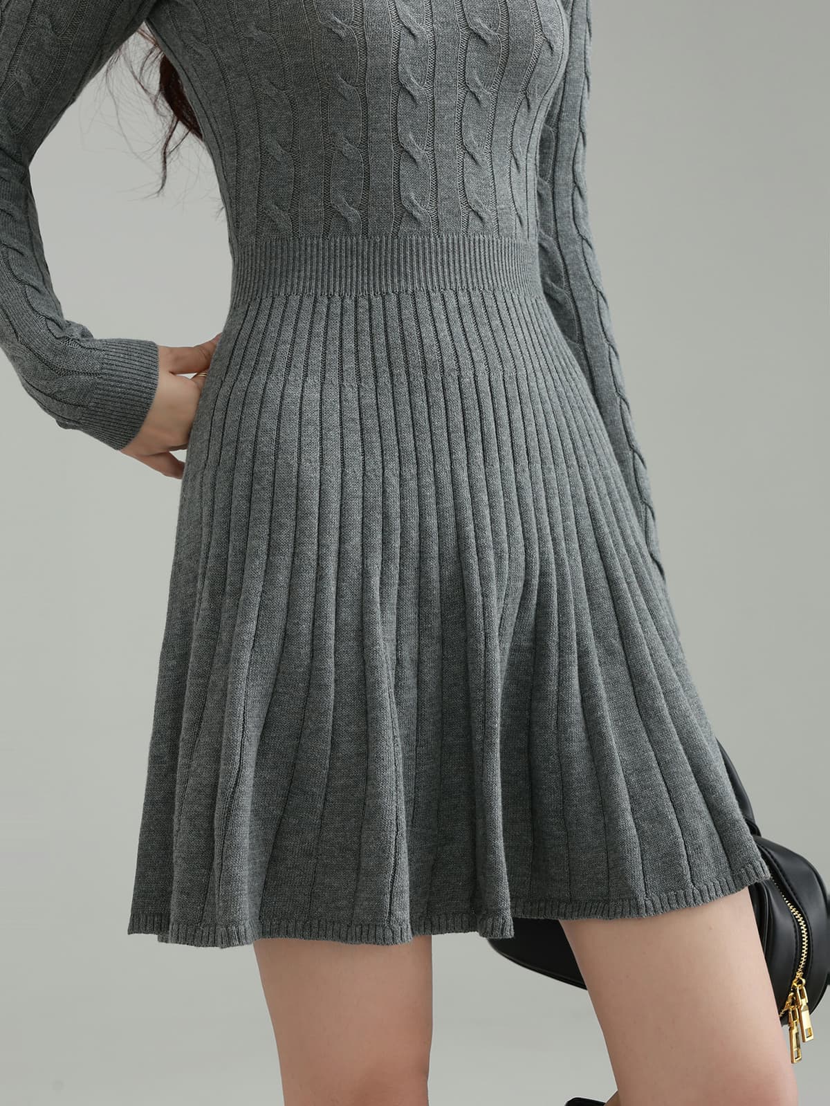 フィット＆フレアニットワンピース｜デート服