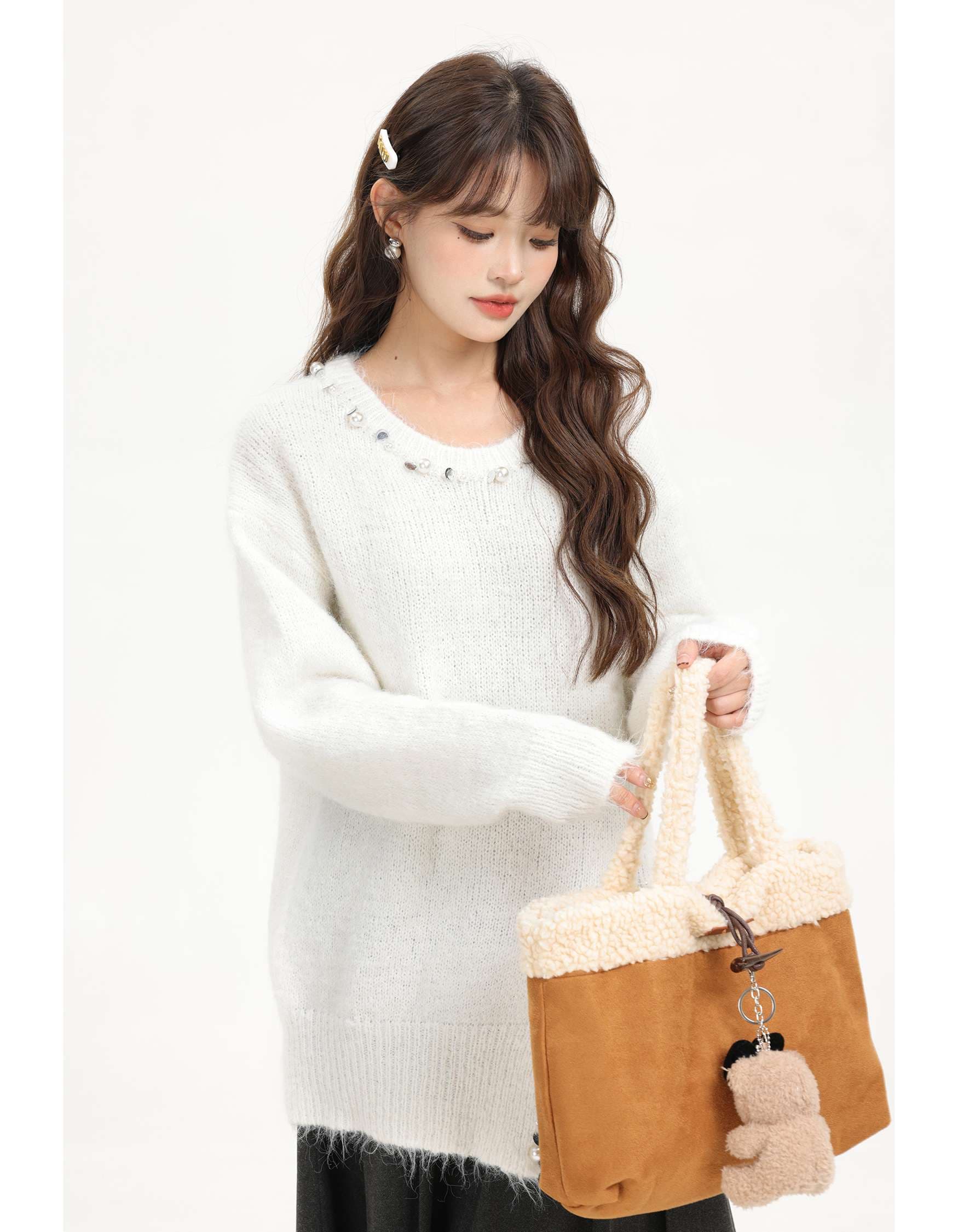 パールディテールアシンメトリーニット｜デート服