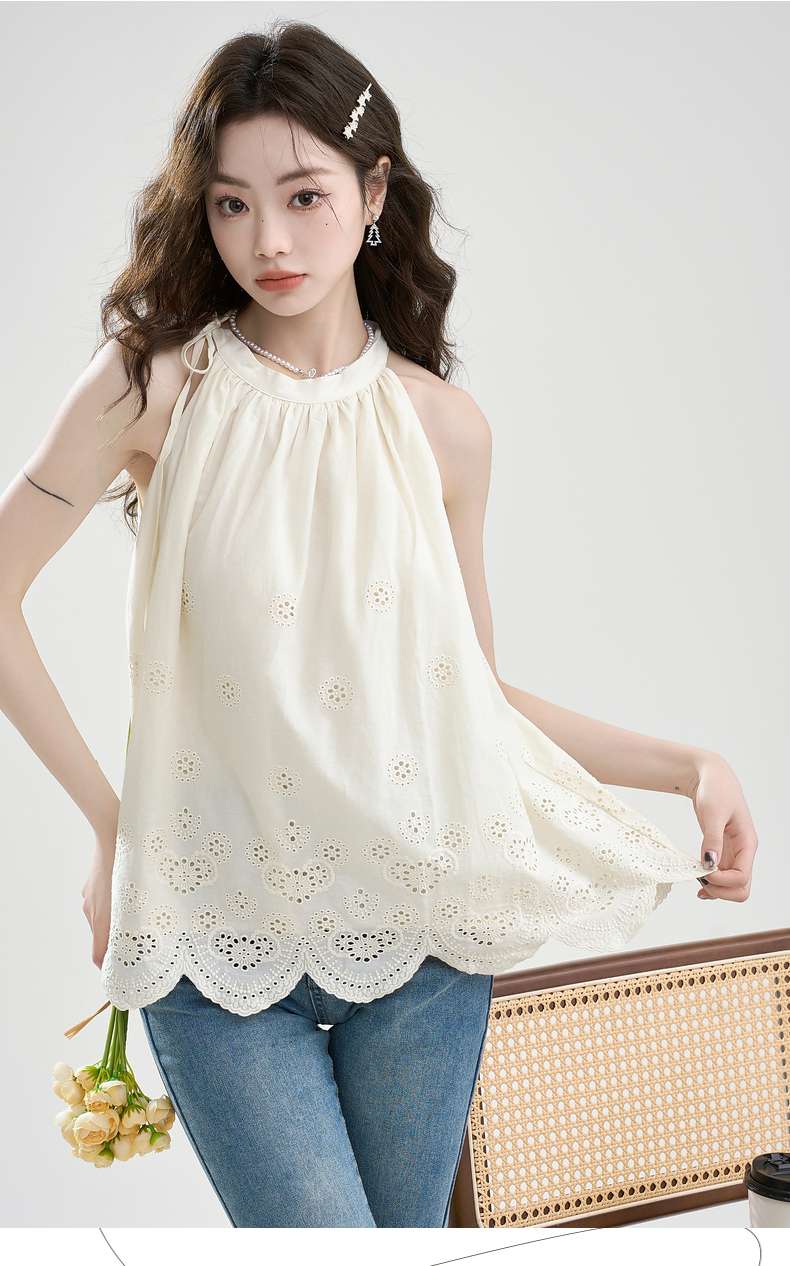 透かし模様入りホルターネックブラウス｜デート服