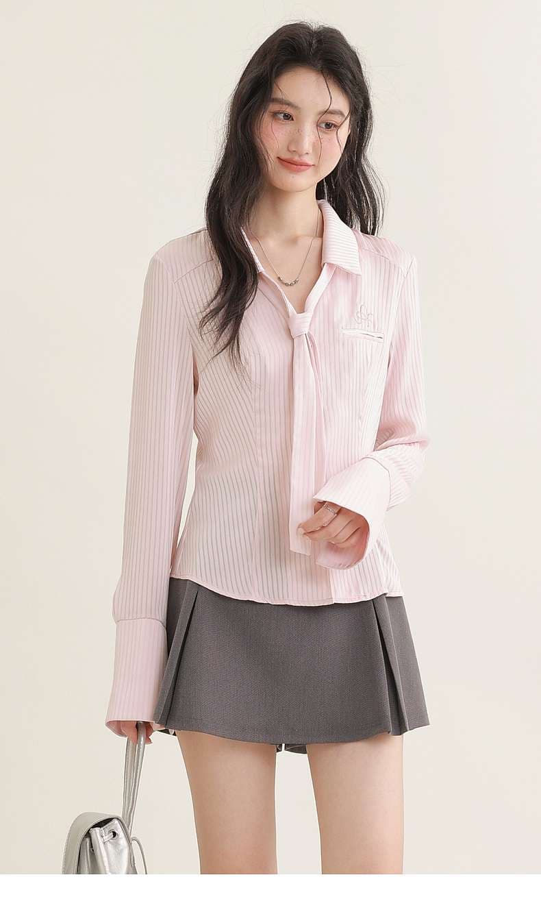 機能性もきちんと感も叶える、リボンタイ付きシャツブラウス｜デート服