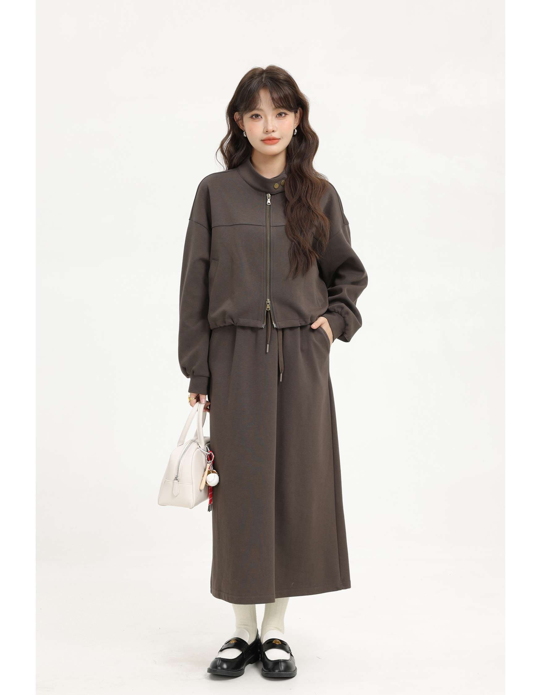 ハイネックジップアップスウェットセットアップ｜デート服