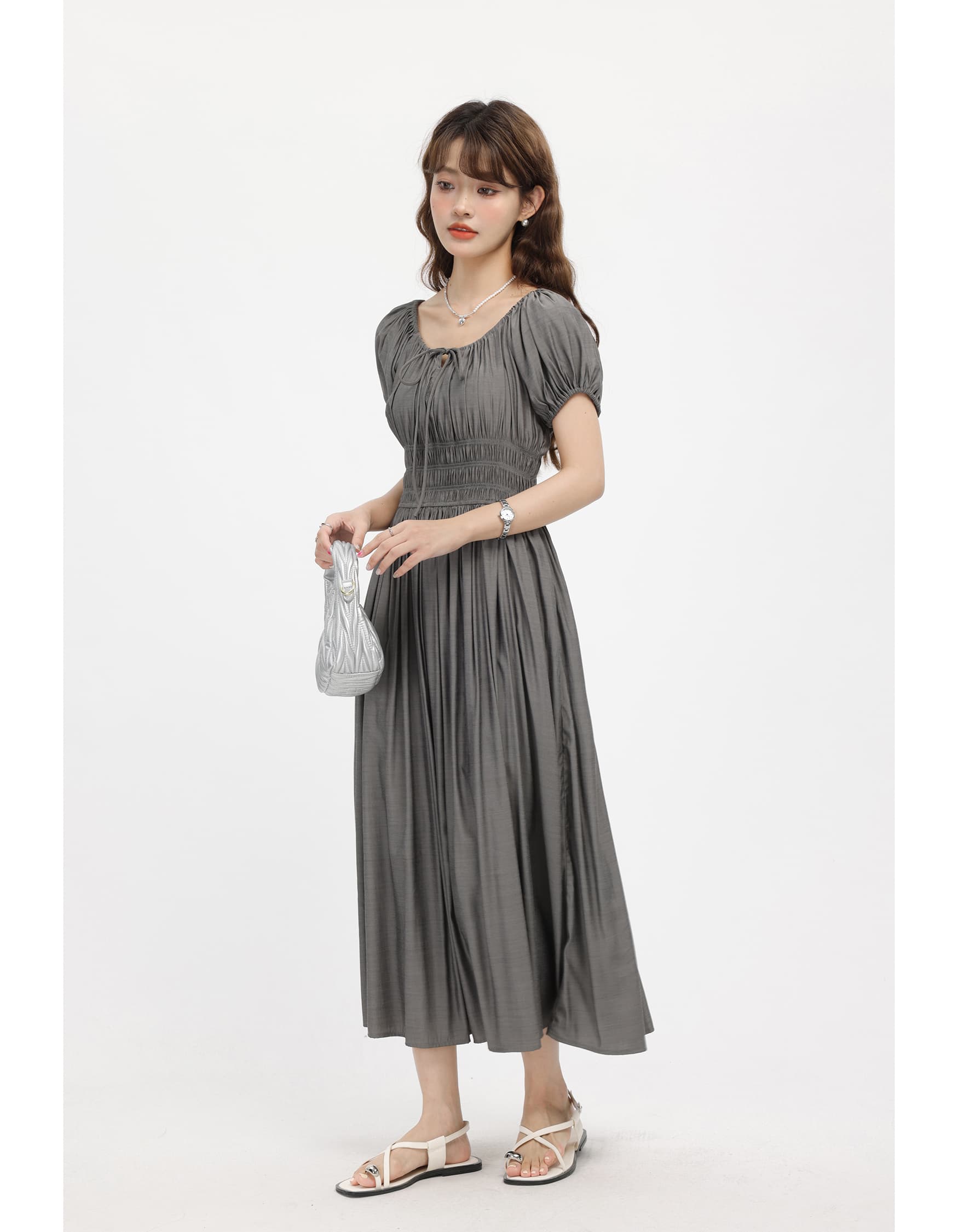 シャーリングパフスリーブワンピース｜デート服