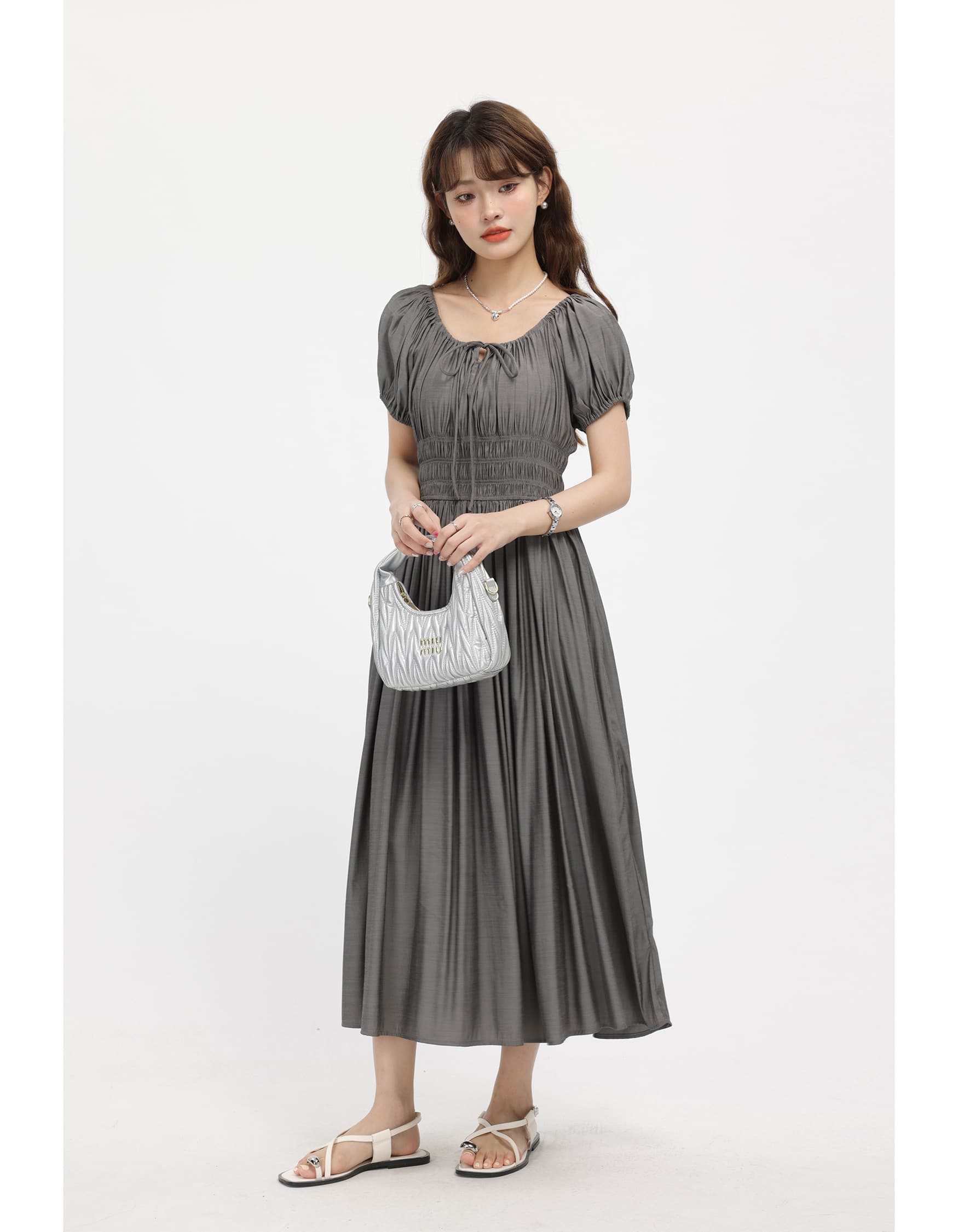 シャーリングパフスリーブワンピース｜デート服