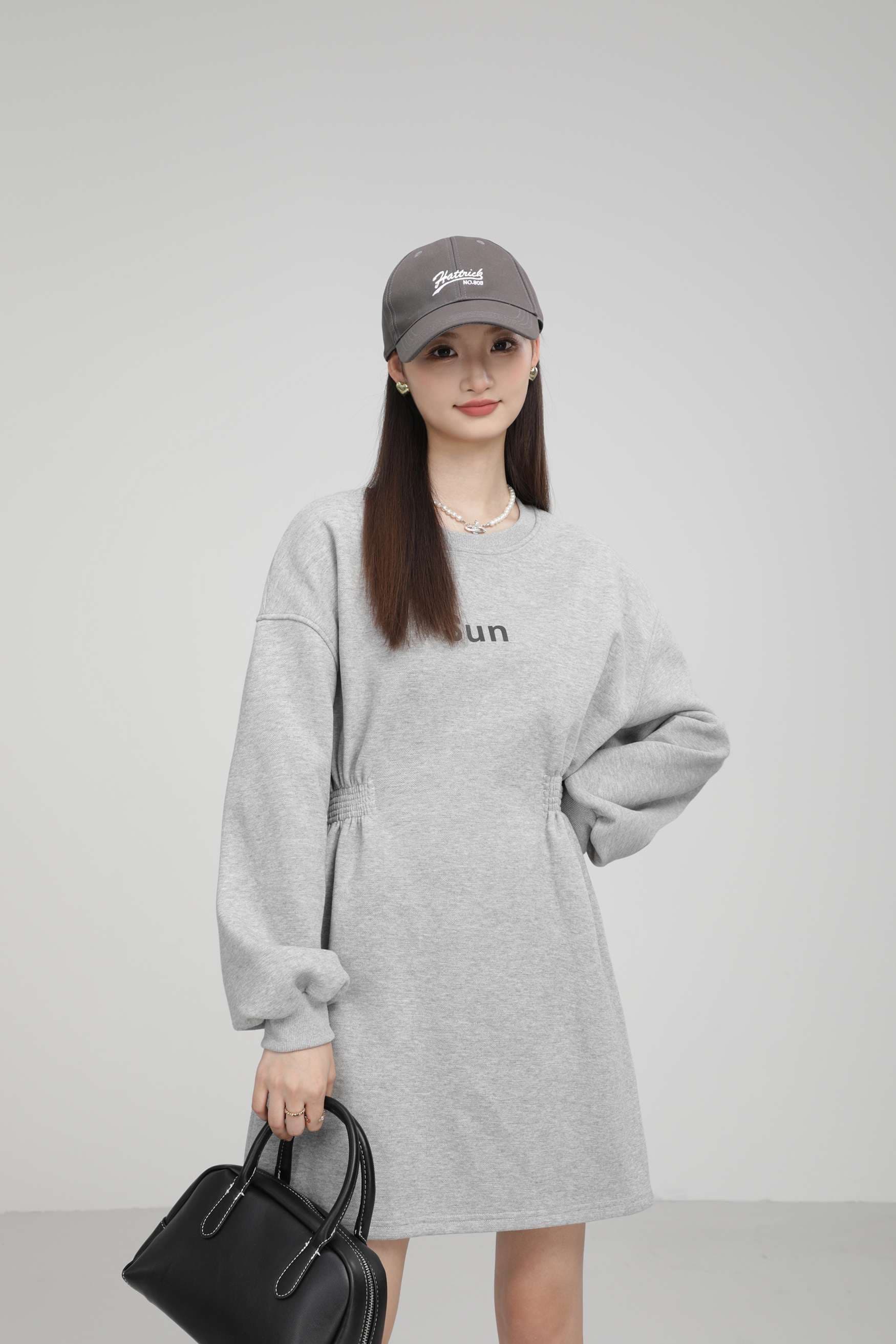 ロゴプリントスウェットワンピース｜デート服