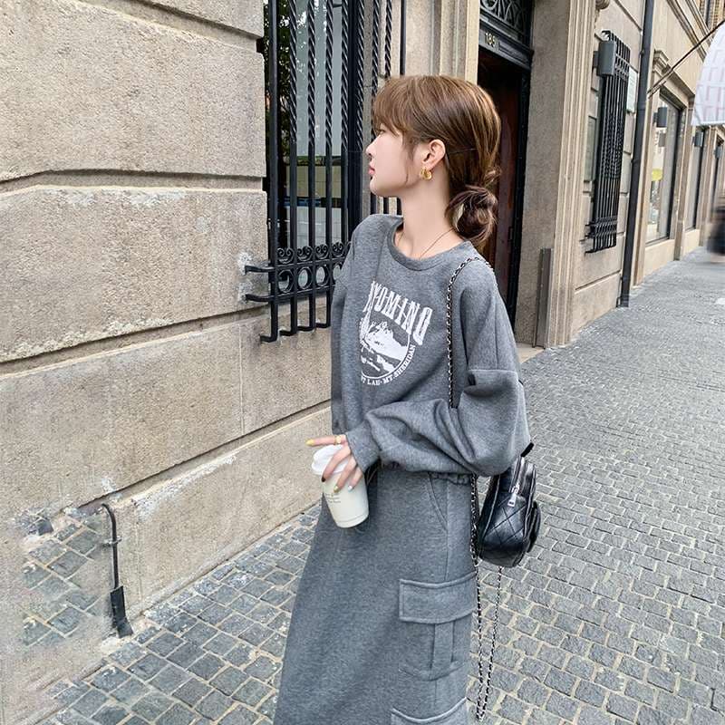 スウェットトレーナー＋スカート セットアップ｜デート服