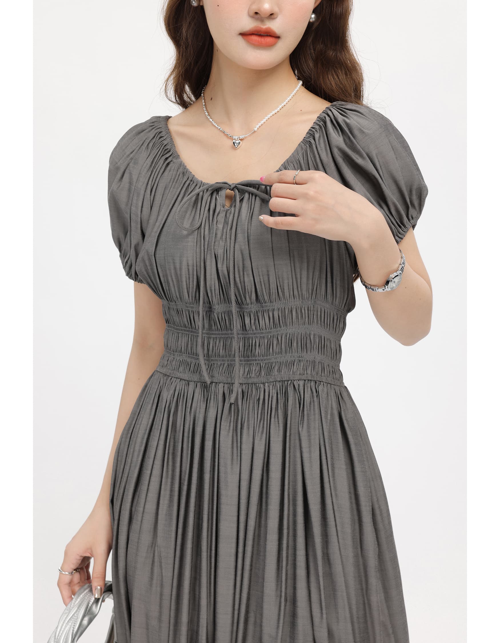 シャーリングパフスリーブワンピース｜デート服