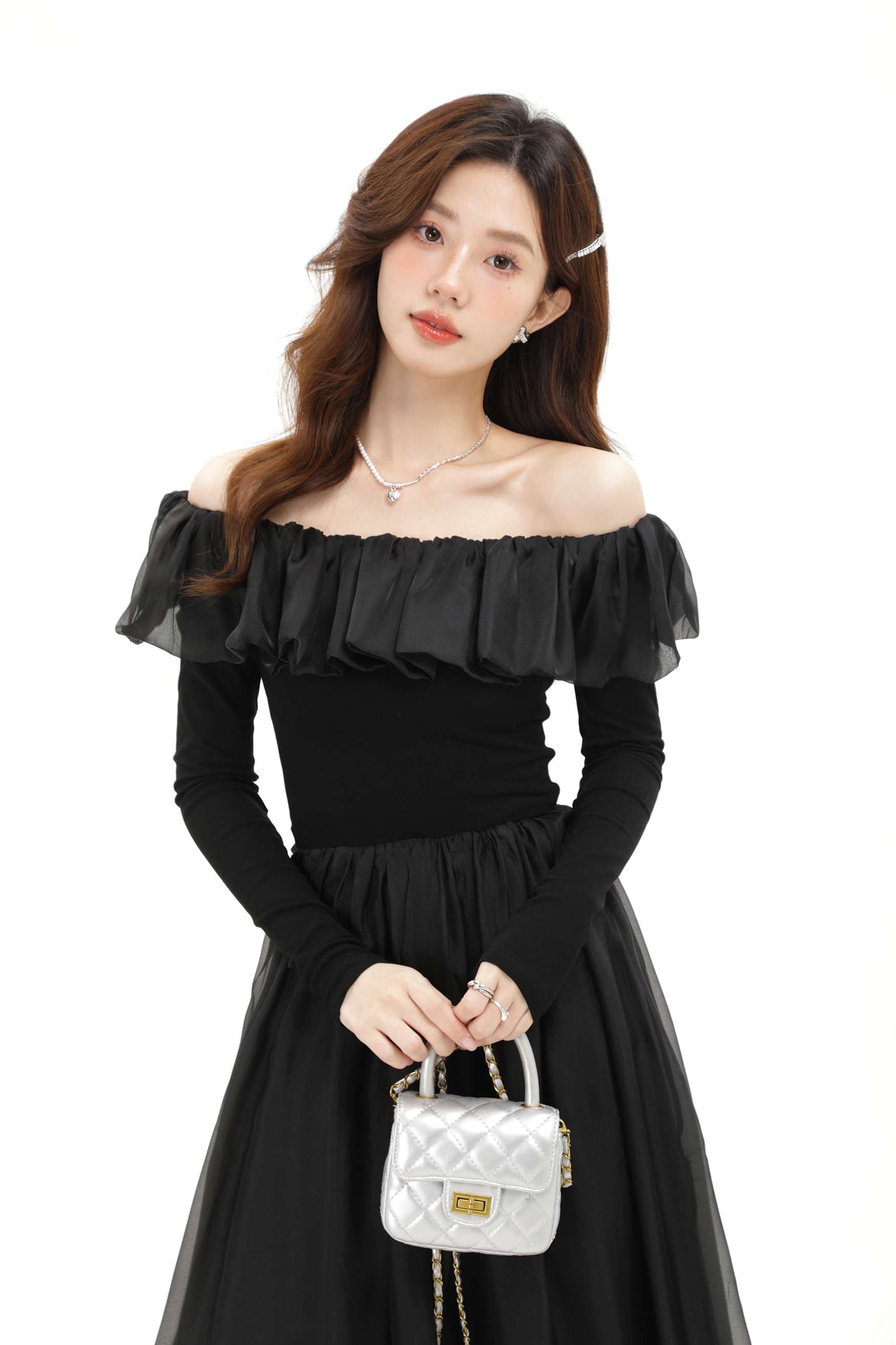 オフショルダーフリルロングドレス｜デート服