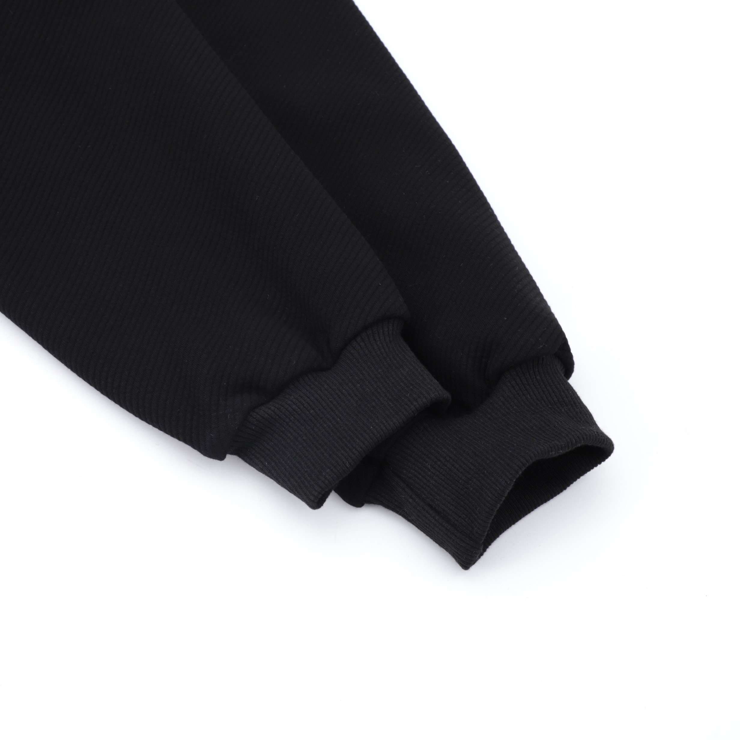 ロゴ入りセットアップ｜デート服