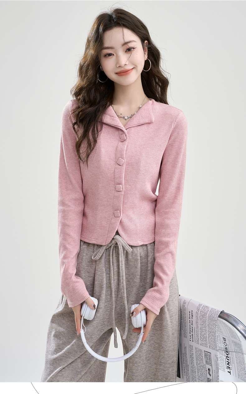 上品さと着心地のよさを叶える、リブニットカーディガン｜デート服