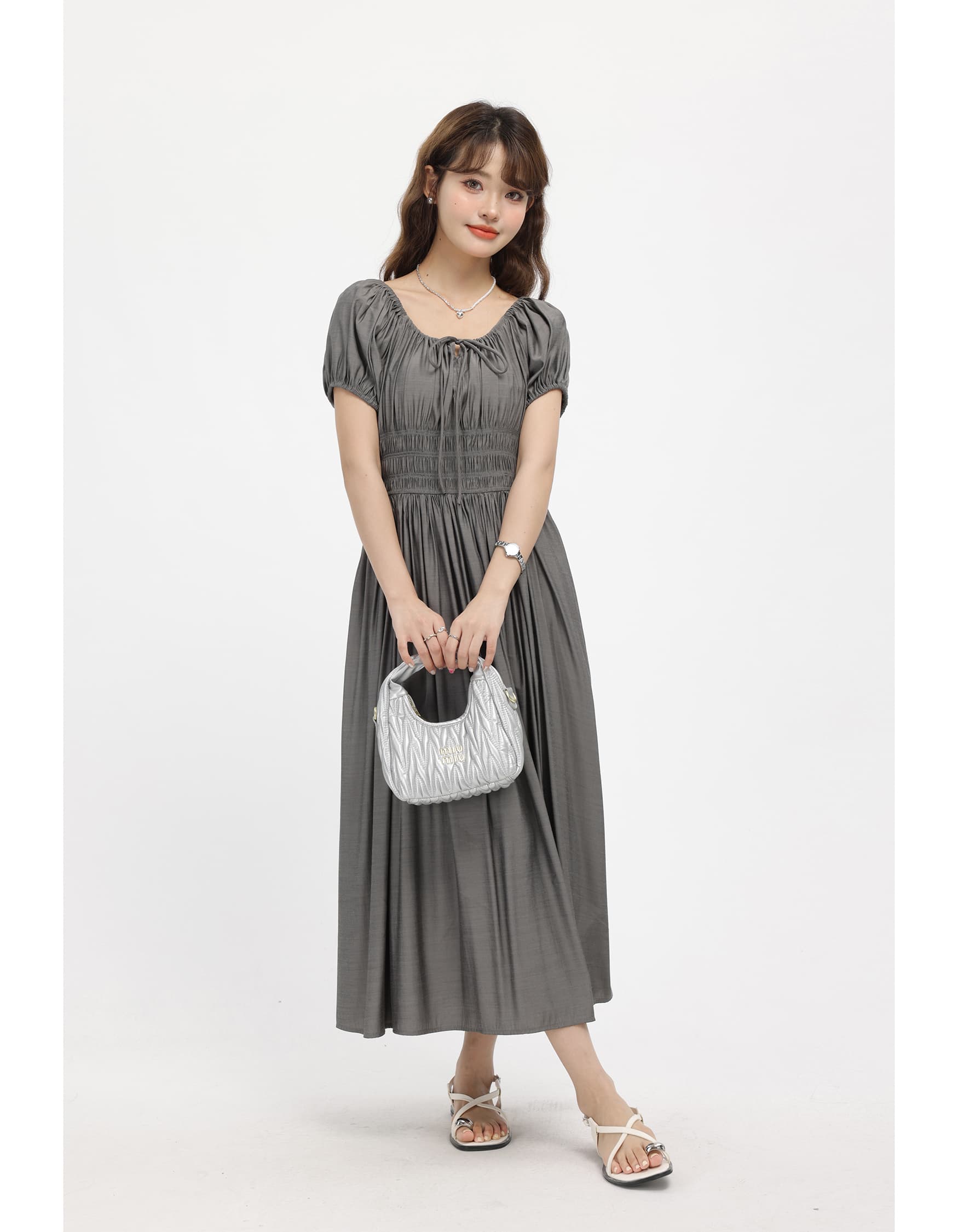 シャーリングパフスリーブワンピース｜デート服