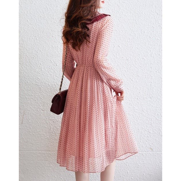 プリーツカラー×ドットシフォンワンピース｜デート服