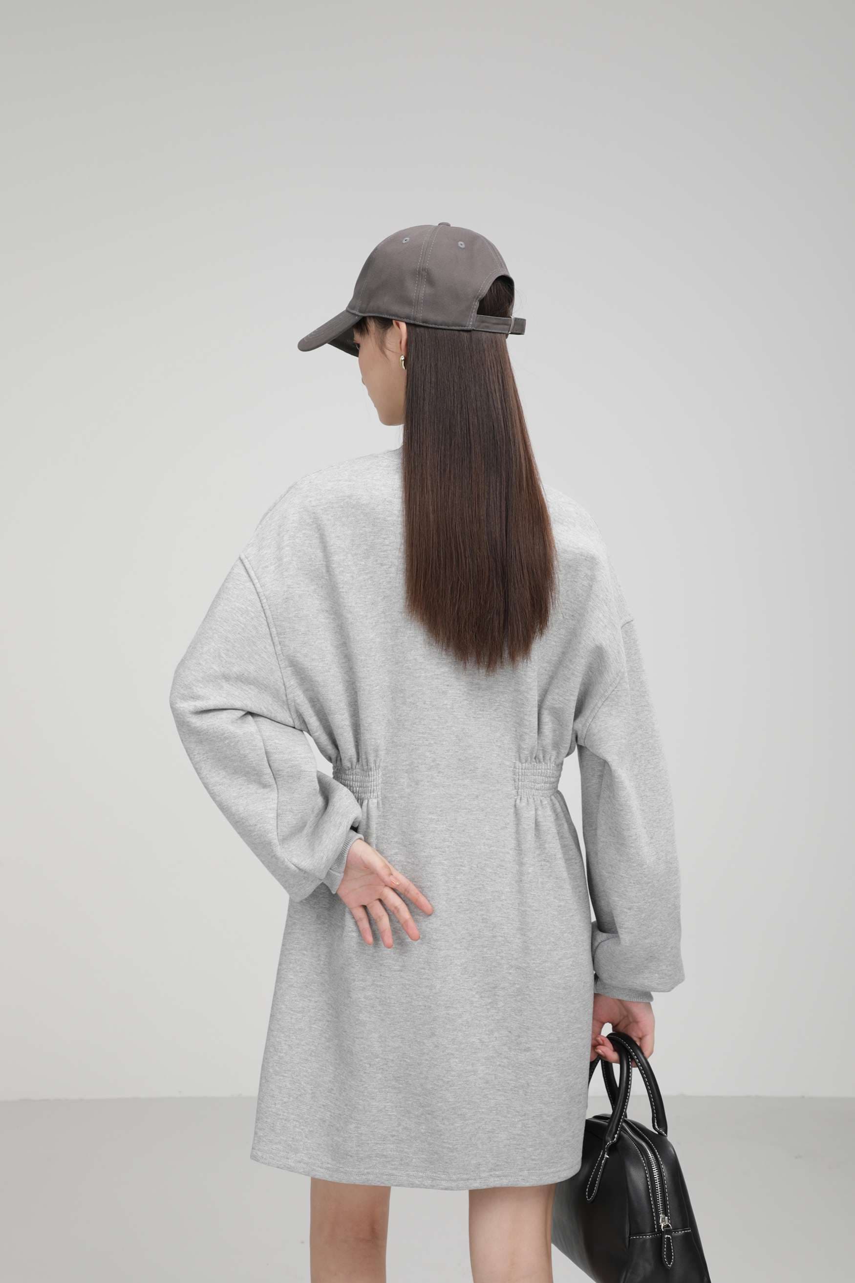 ロゴプリントスウェットワンピース｜デート服