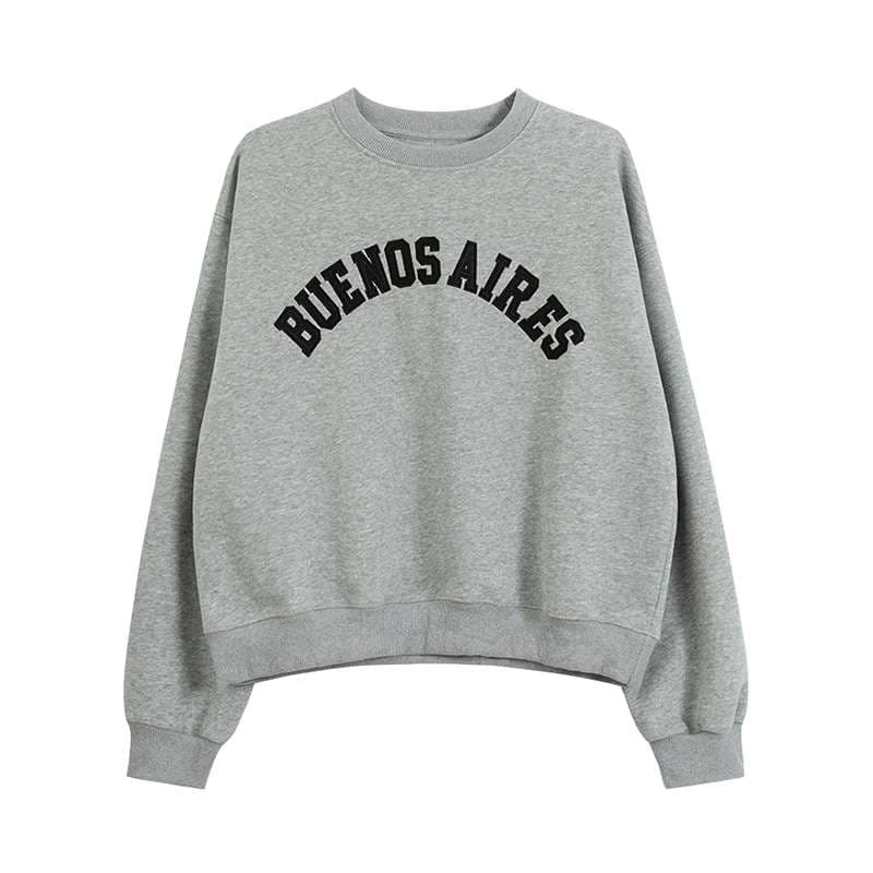 ロゴ刺繍スウェット｜デート服