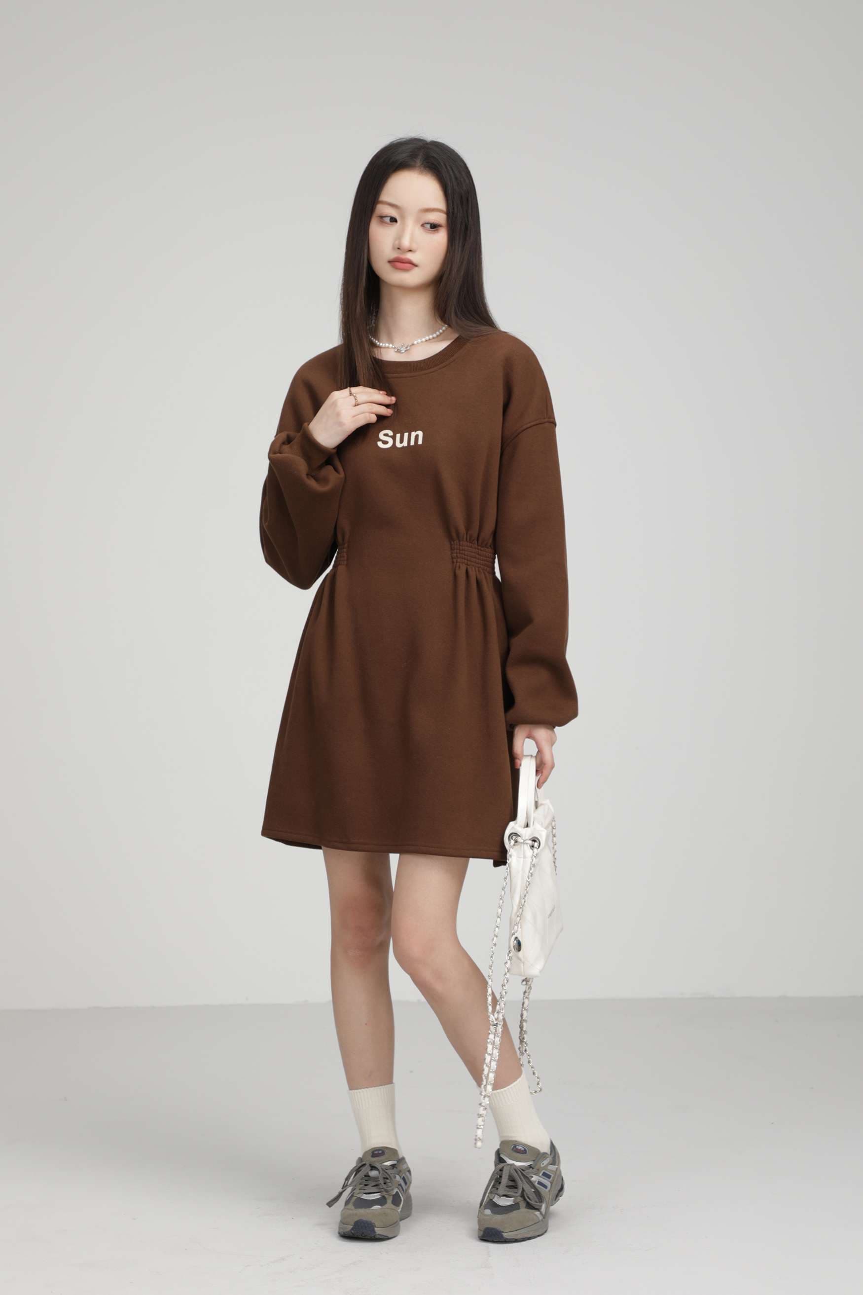 ロゴプリントスウェットワンピース｜デート服