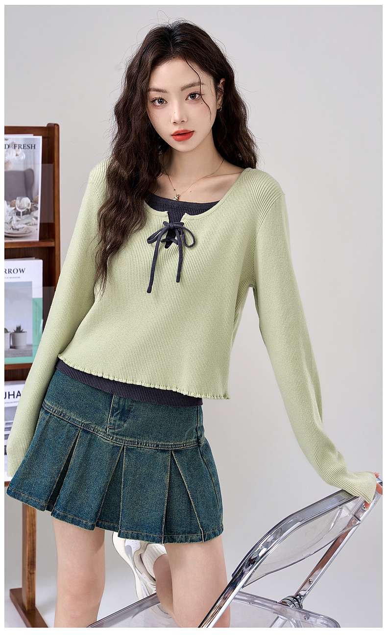 カジュアルな中にほんのり甘さを添える、ニットプルオーバー＆キャミソールセット｜デート服