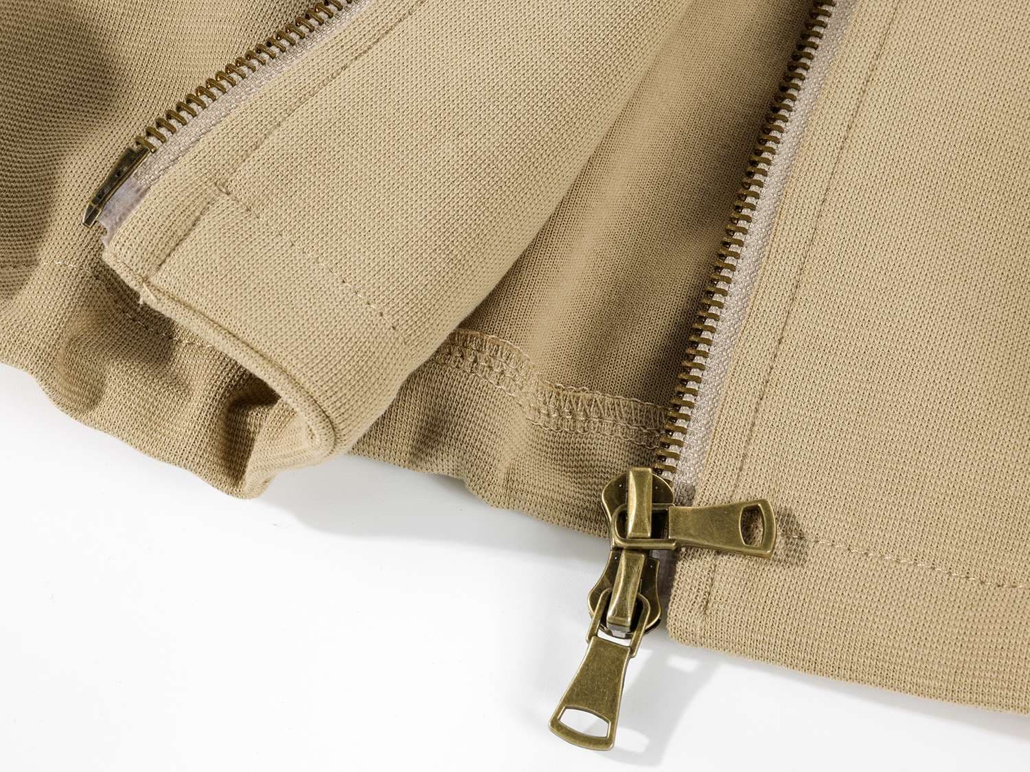 ハイネックジップアップスウェットセットアップ｜デート服