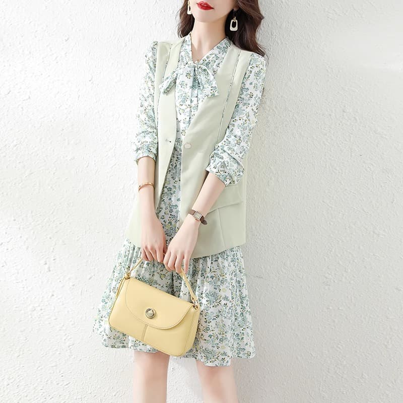 フラワープリントワンピース＆ジレベストセット｜デート服