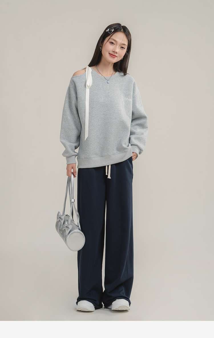 リボンアクセント付きスウェットトップス｜デート服