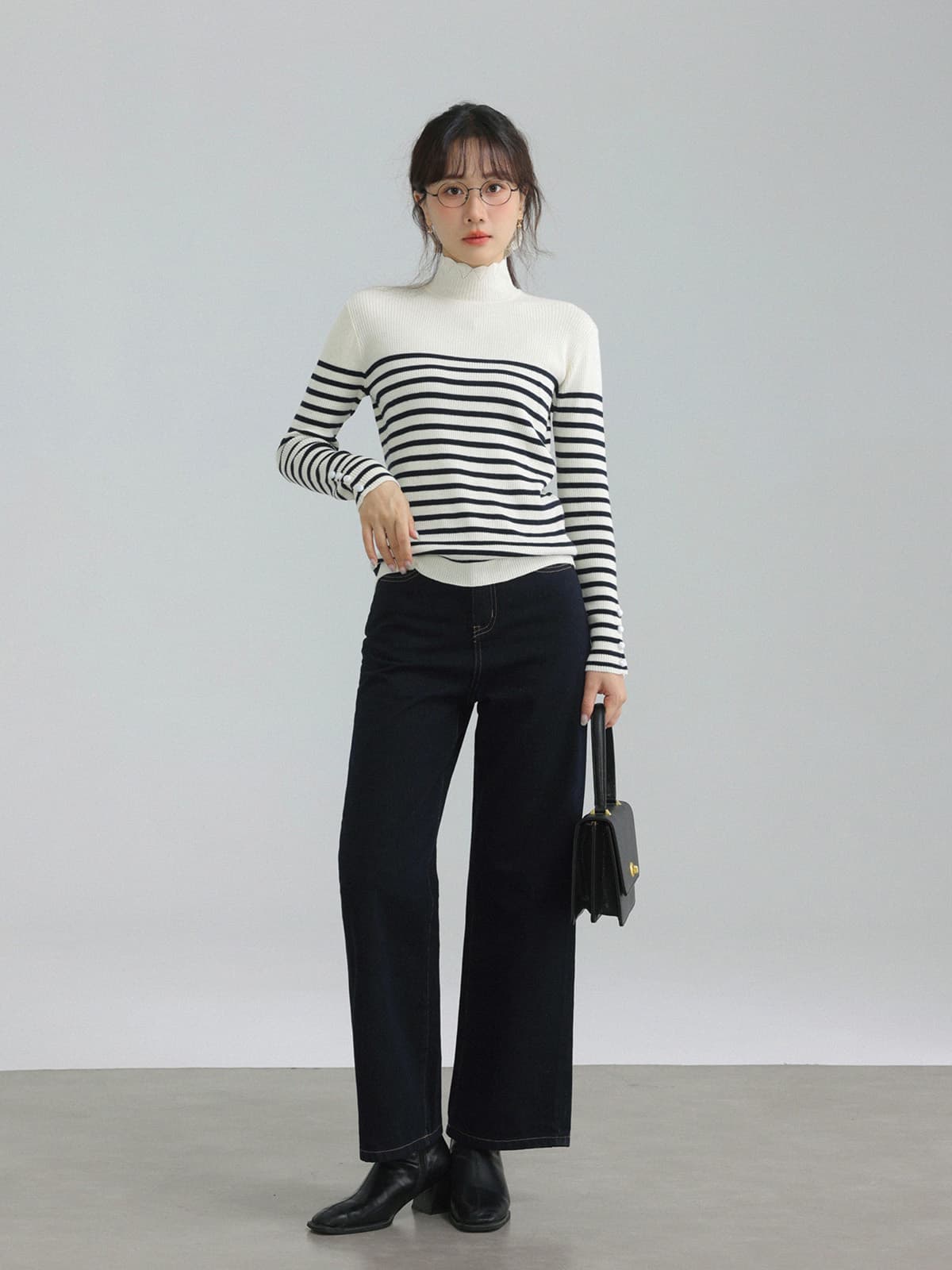 美脚シルエットと愛らしさを両立、バックリボン刺繍デニムパンツ｜デート服