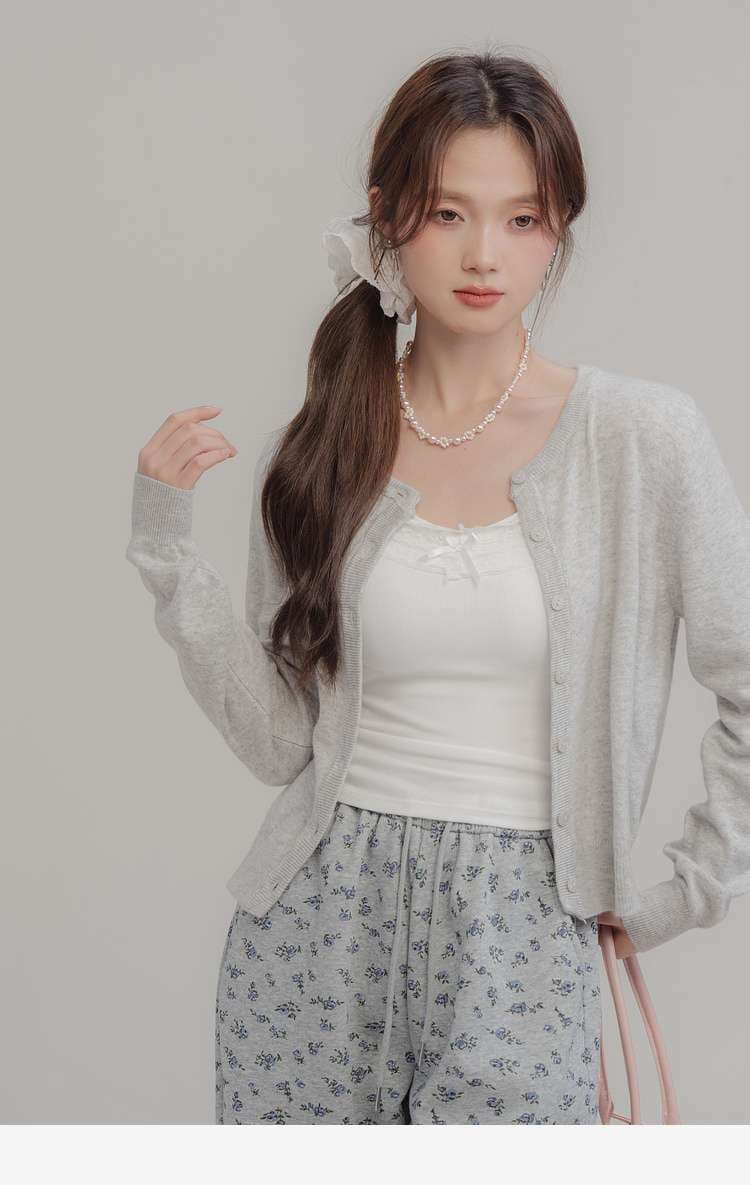 シンプルカーディガン｜デート服