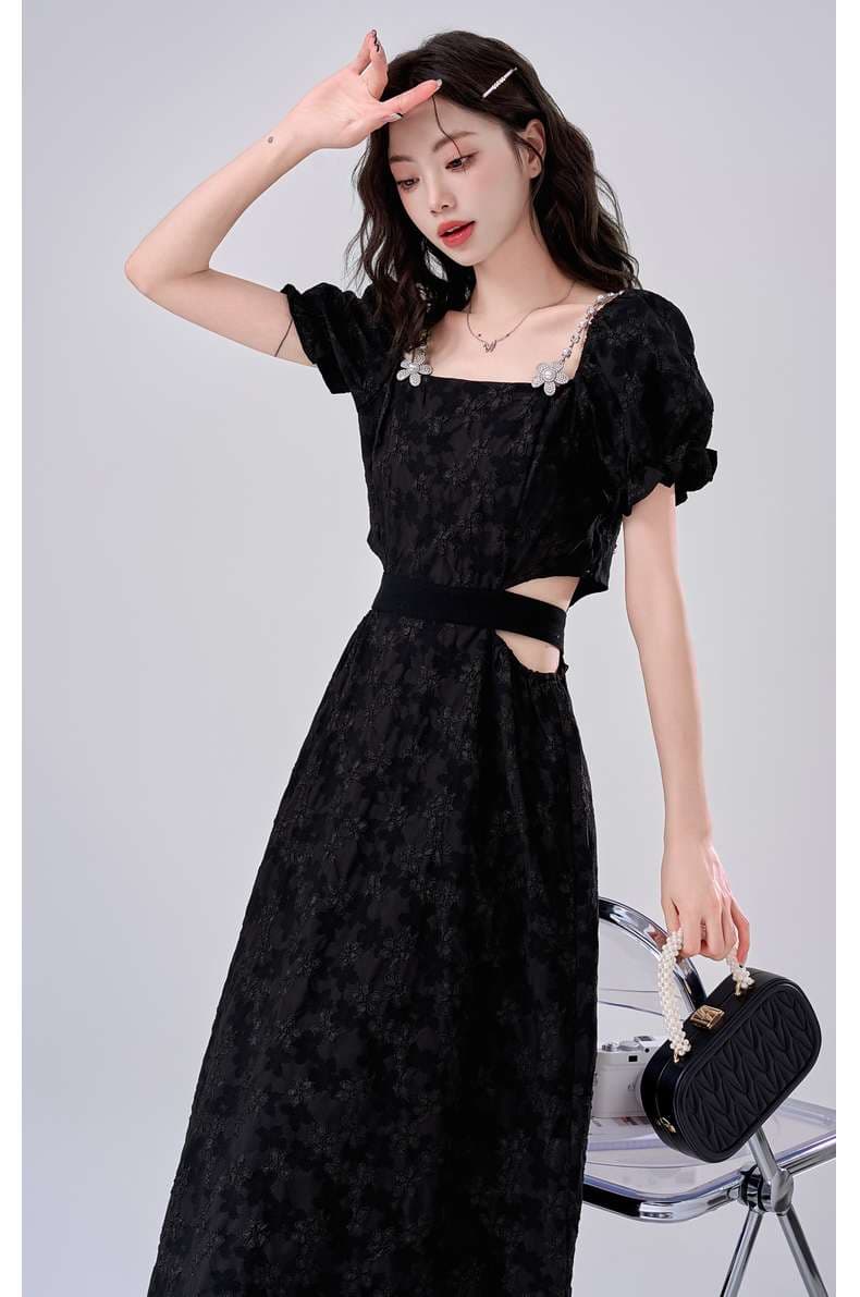 パフスリーブカットアウトワンピース｜デート服