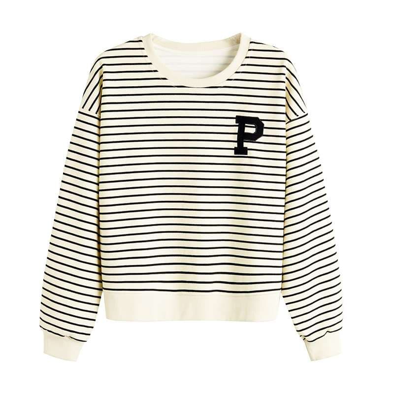 抜け感カジュアルが叶う、ボーダー柄カレッジスウェット｜デート服